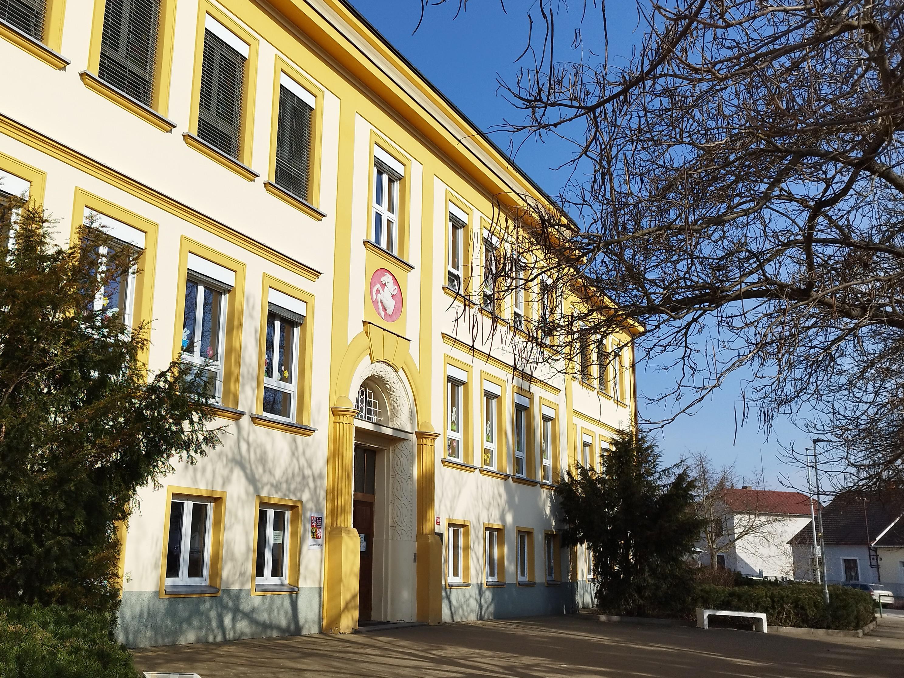 Základní škola Pardubice-Svítkov, Školní 748 foto 5