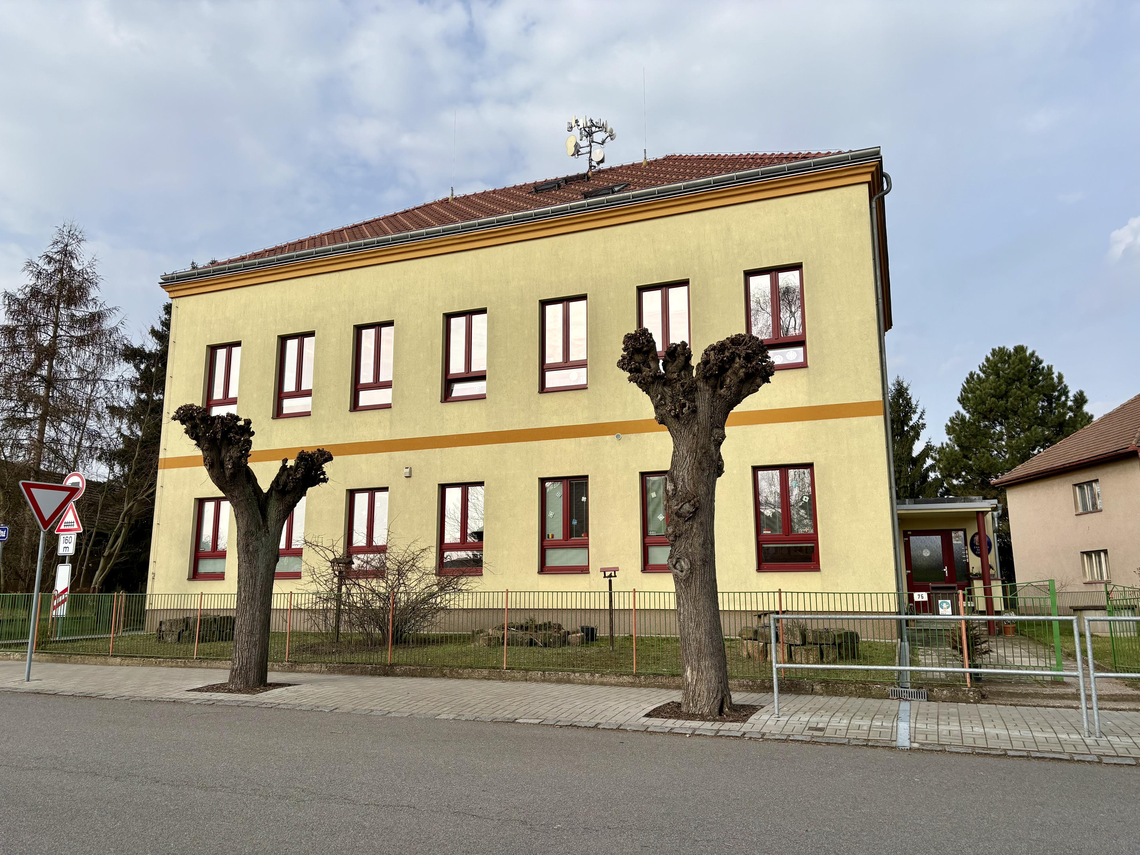 Základní škola Čeperka foto 2