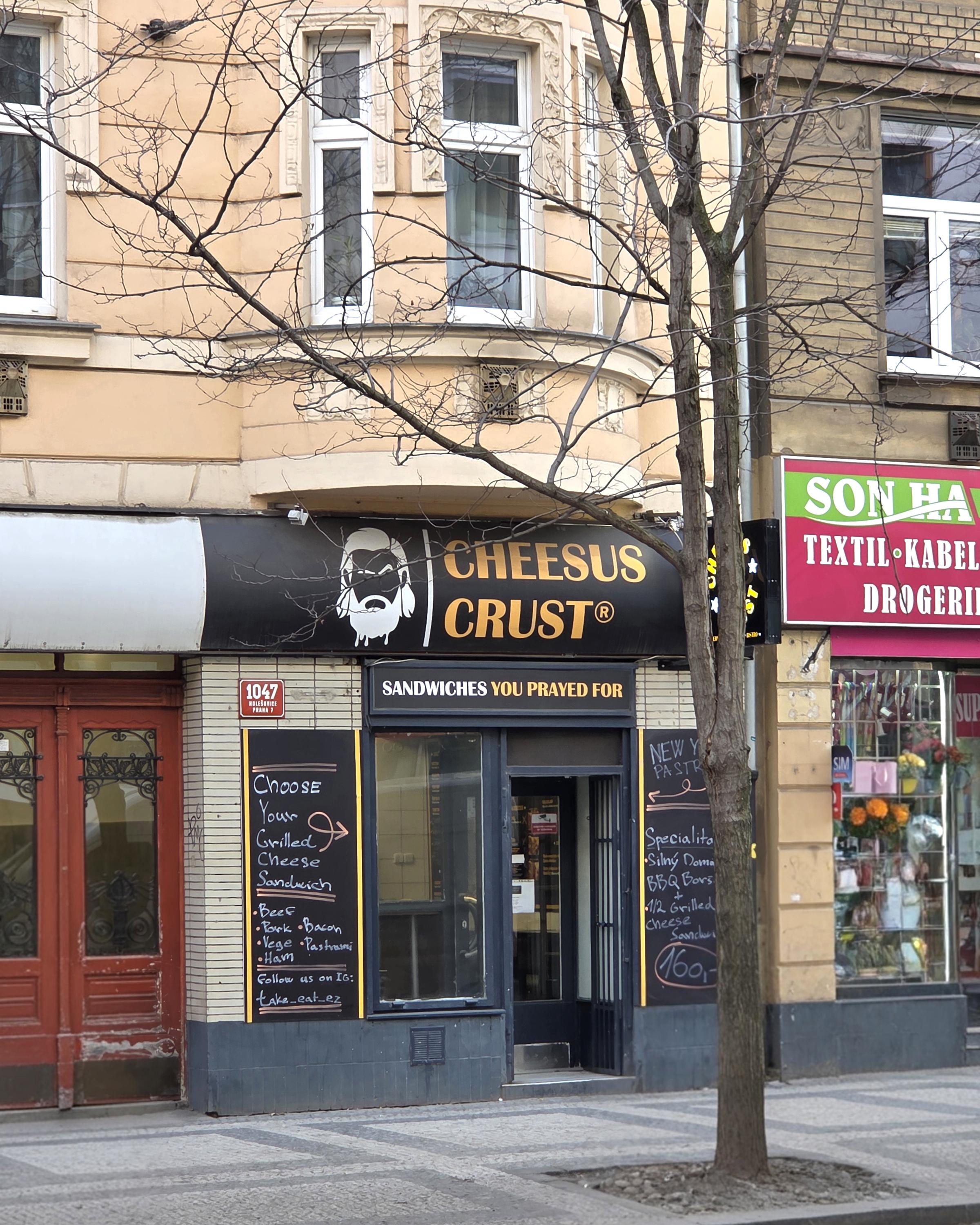 CHEESUS CRUST Grilled Cheese, Pastrami & BBQ foto 4