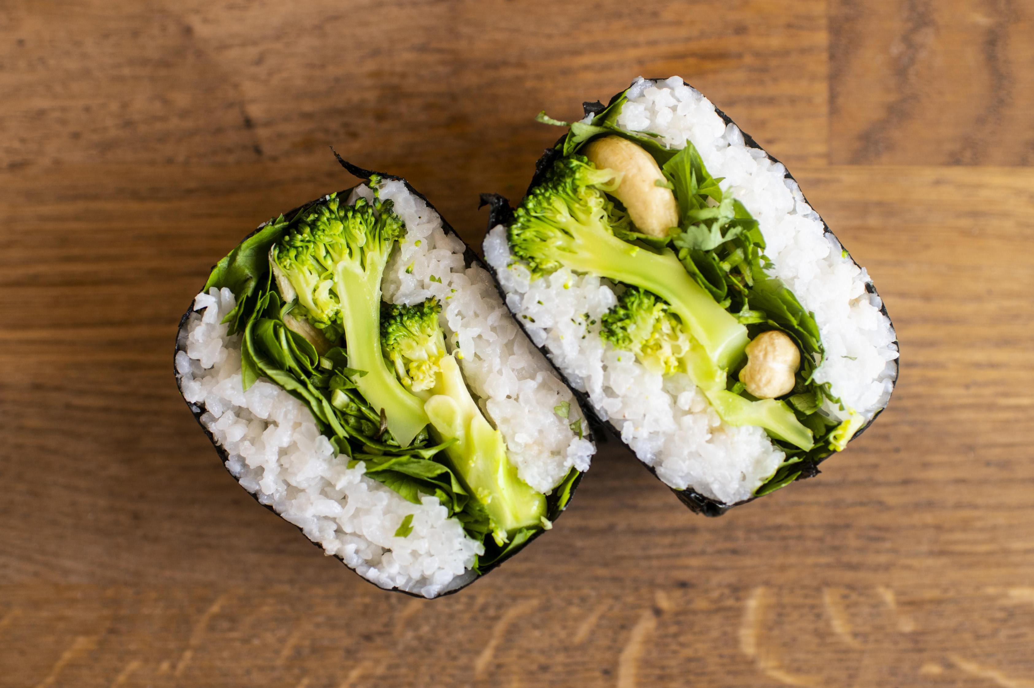 Brokolice s kešu a kari