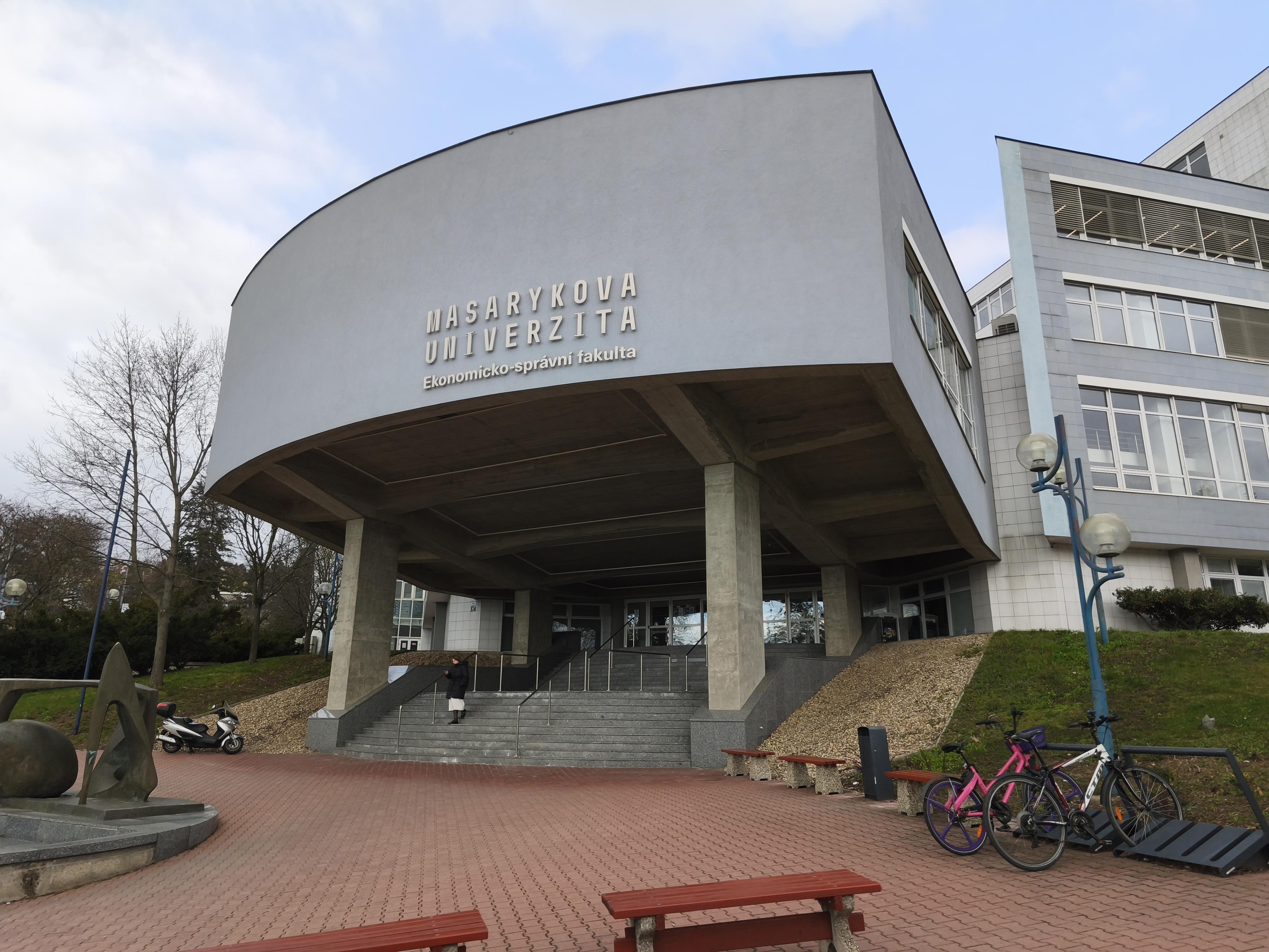 Ekonomicko-správní fakulta Masarykovy univerzity foto 4