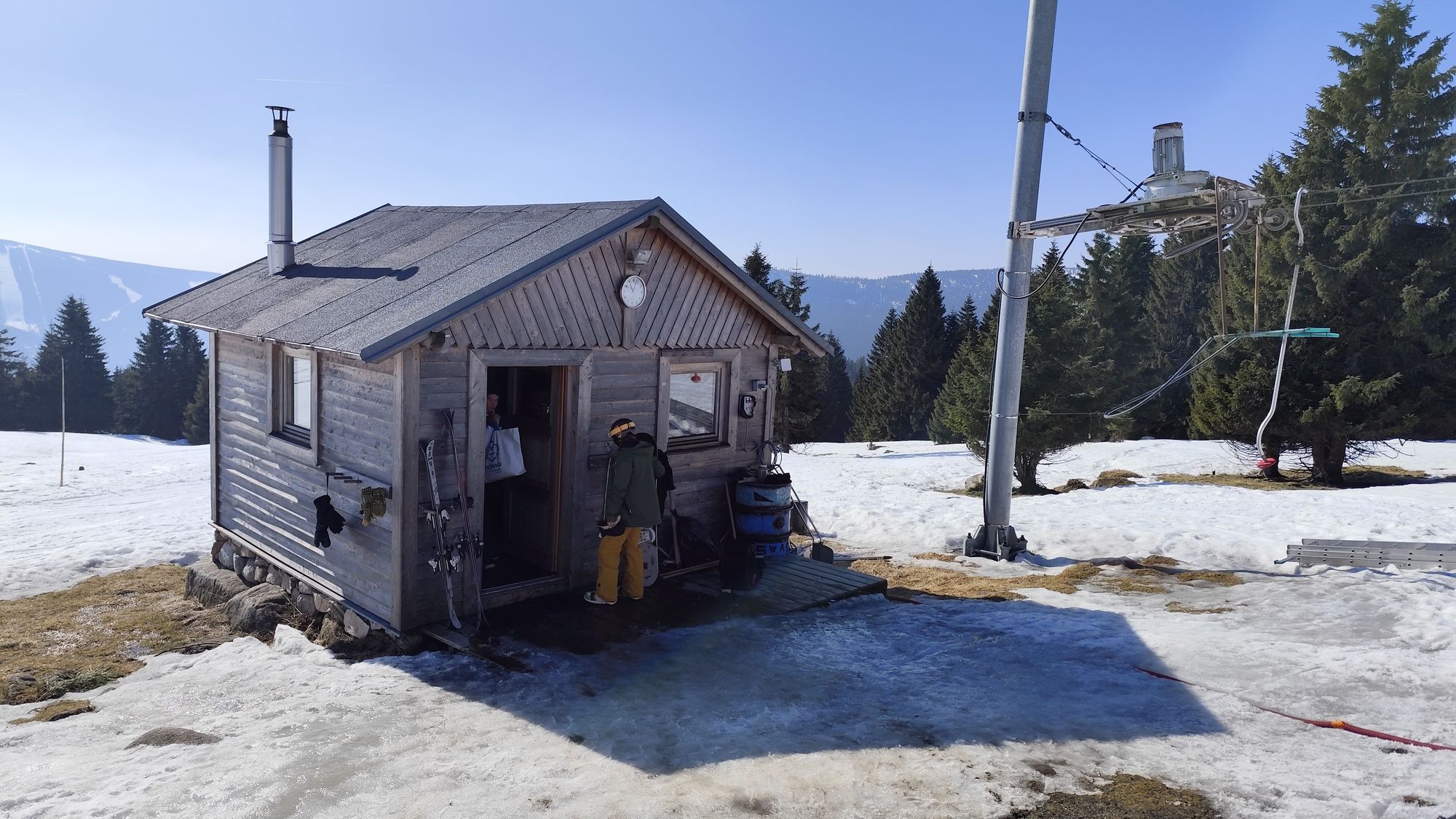 Půjčovna lyží a snowboardů u Dvořákovy boudy foto 2