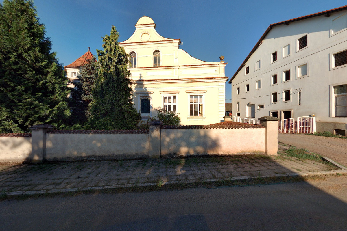 Dvůr Trpoměchy, s.r.o.