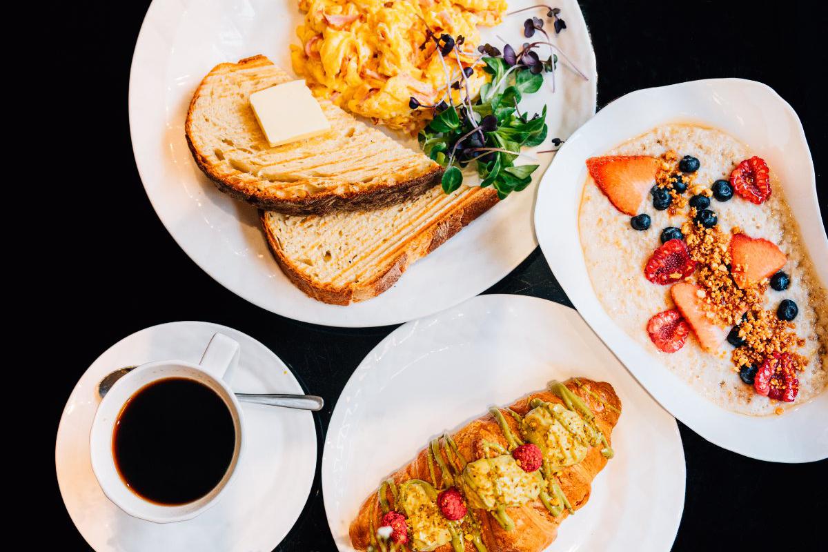 Výtečné dezerty, káva, snídaňové i polední menu