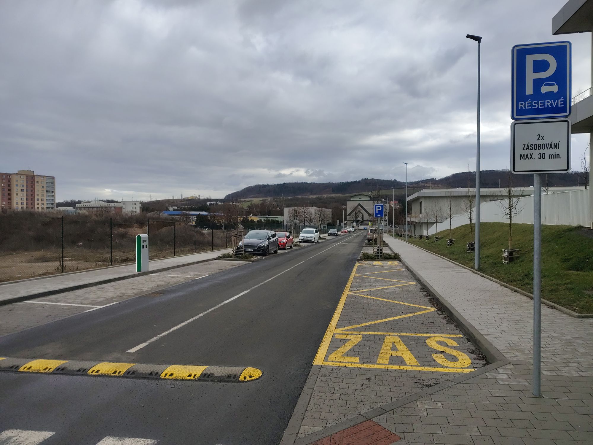 Nabíjecí stanice pro elektromobily U Tkalcovny foto 1