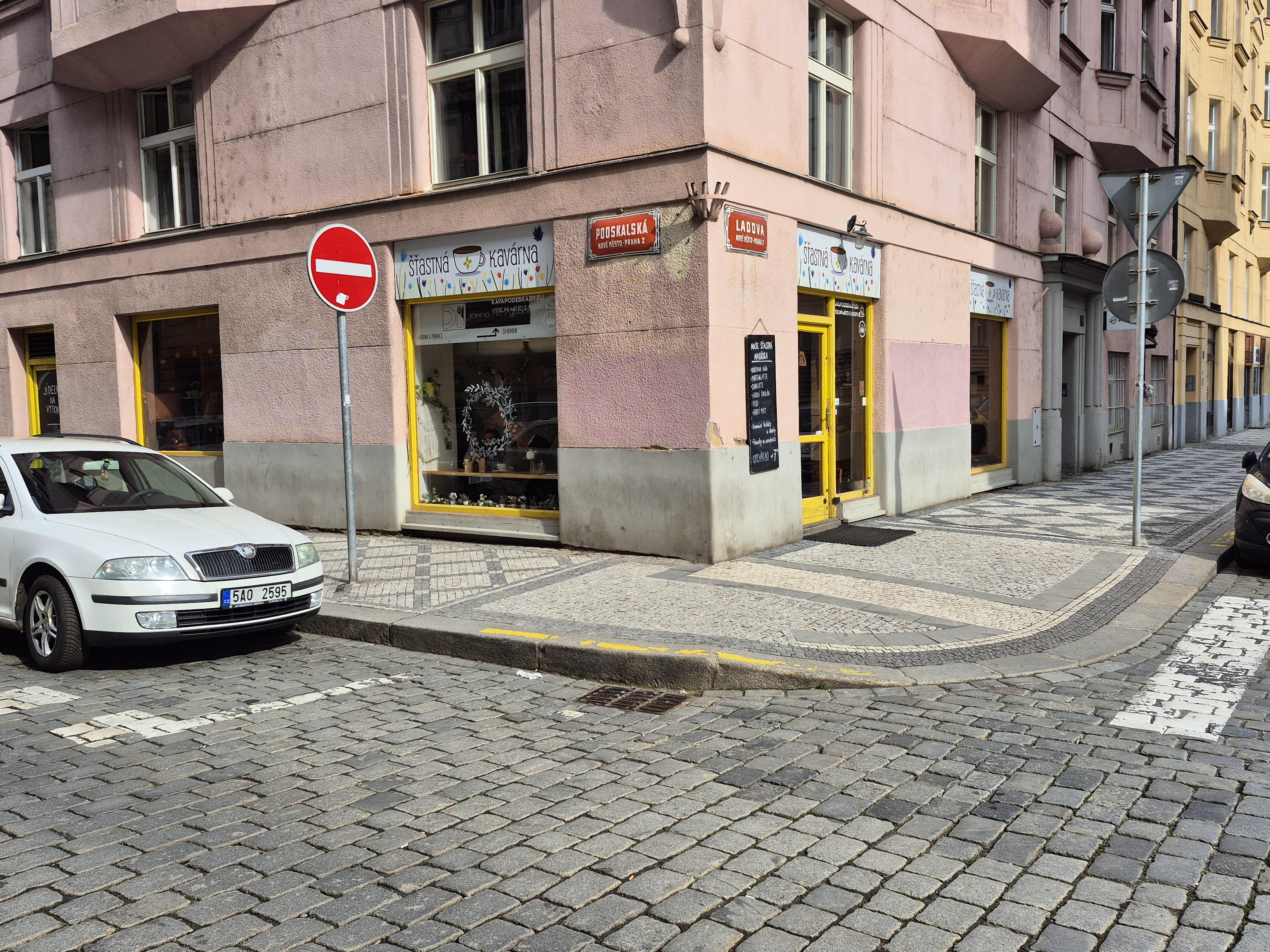 ŠŤASTNÁ KAVÁRNA foto 4