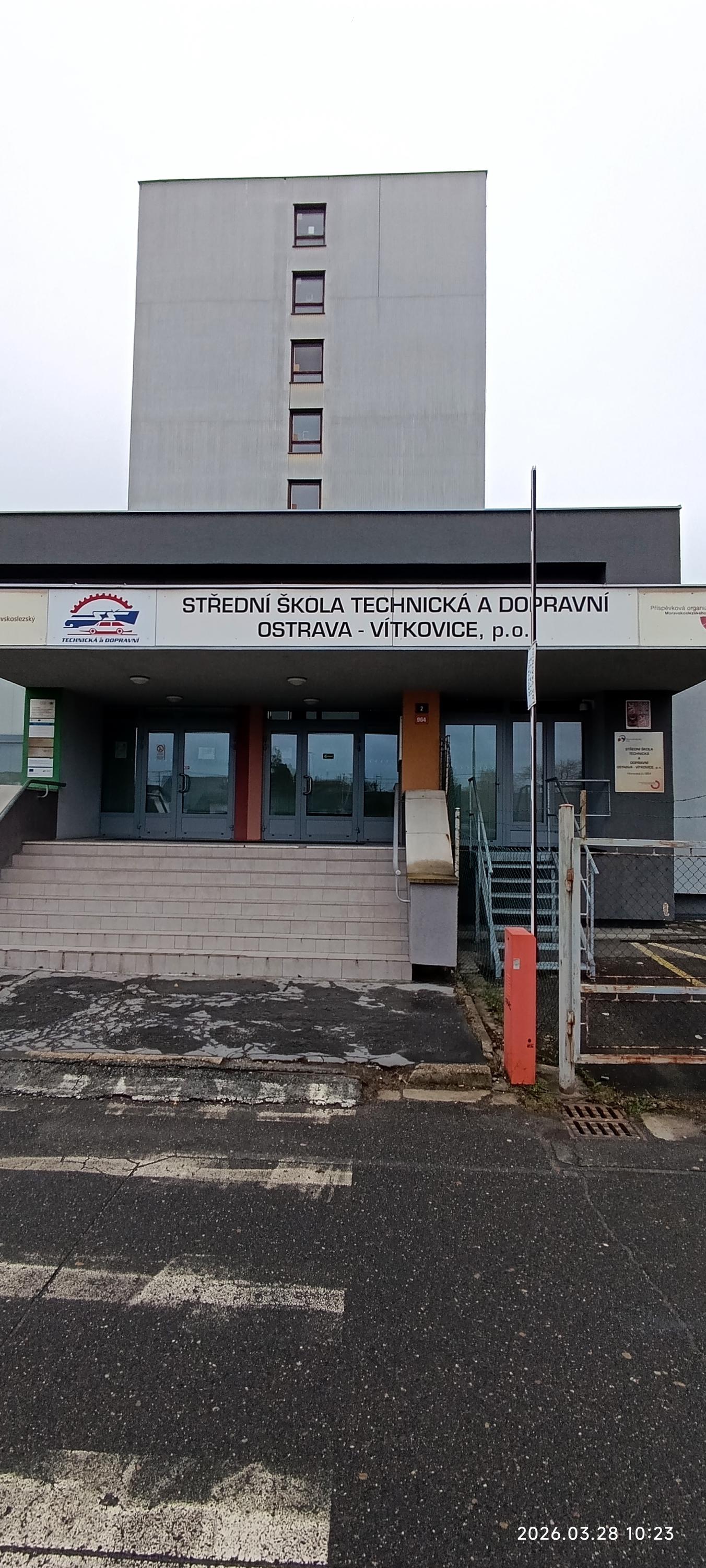 Střední škola technická a dopravní - autoservis foto 3