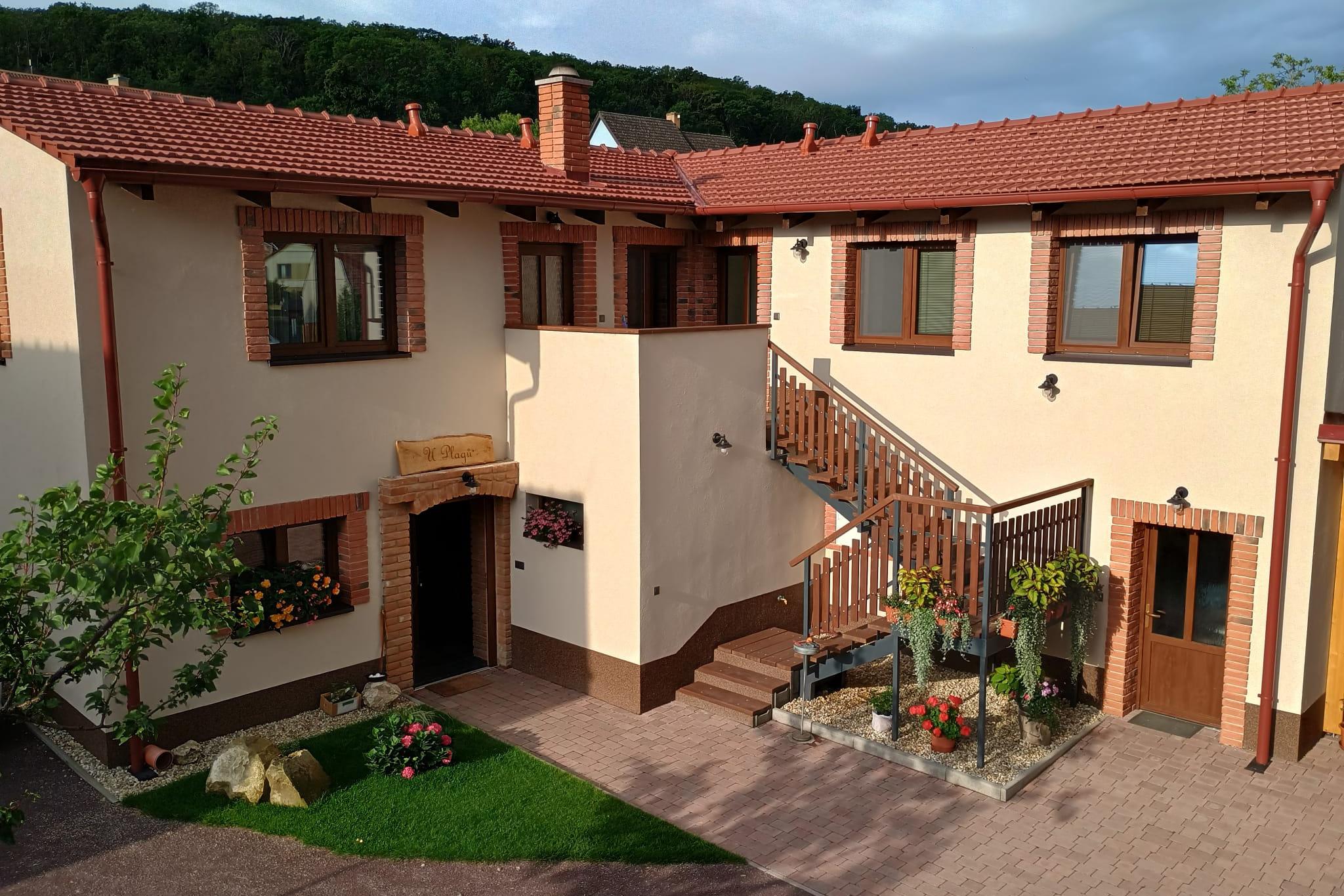 UBYTOVÁNÍ U PLAGŮ