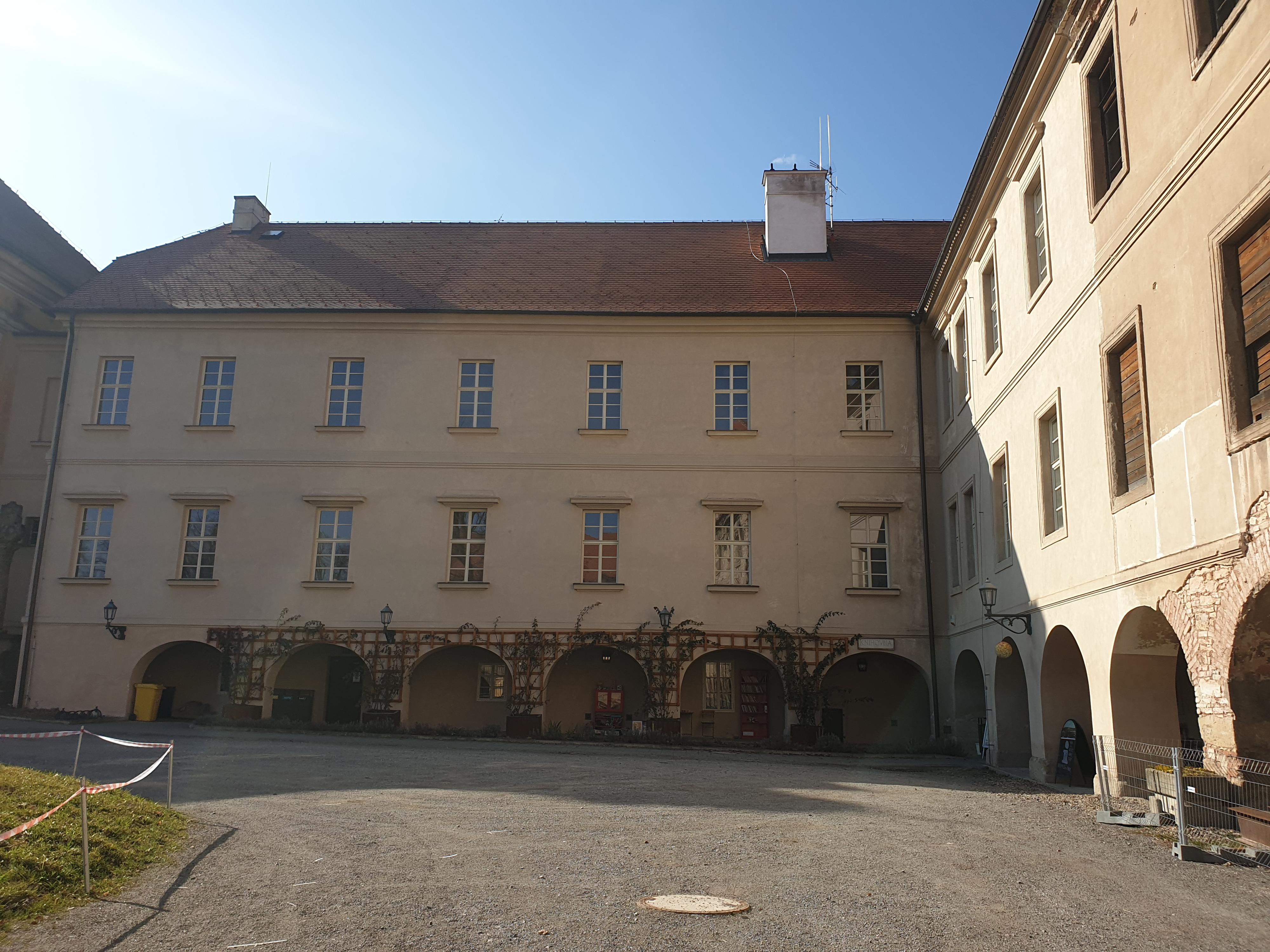 Buštěhrad - městský úřad foto 3
