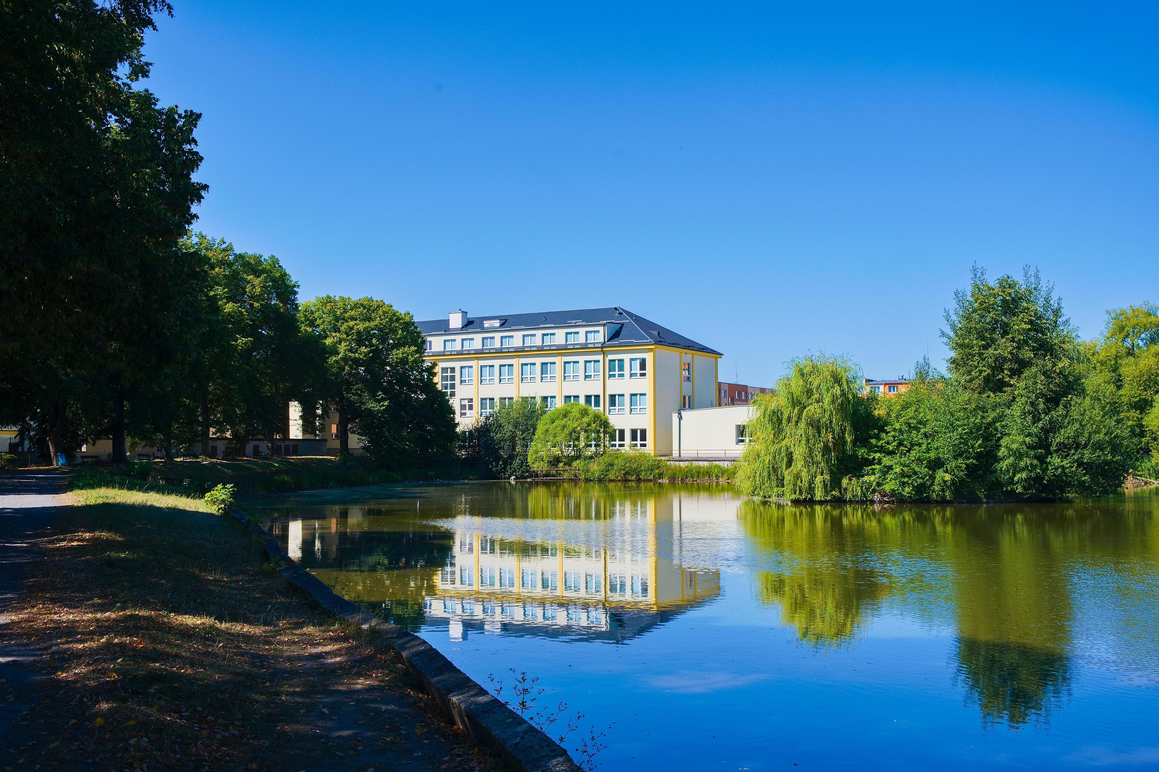 Střední uměleckoprůmyslová škola, Bechyně foto 2
