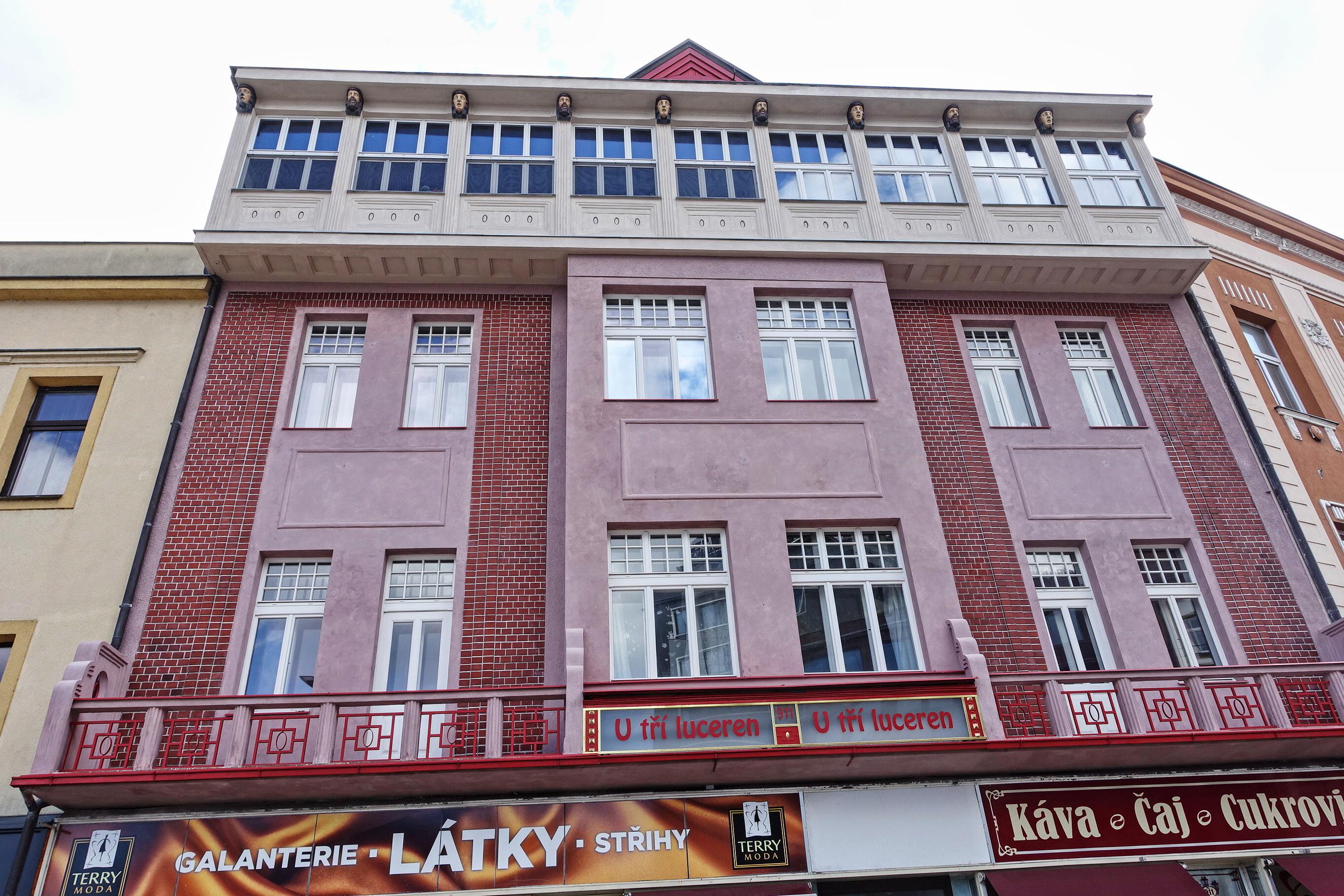 Na kulatém rohu v Pardubicích foto 3