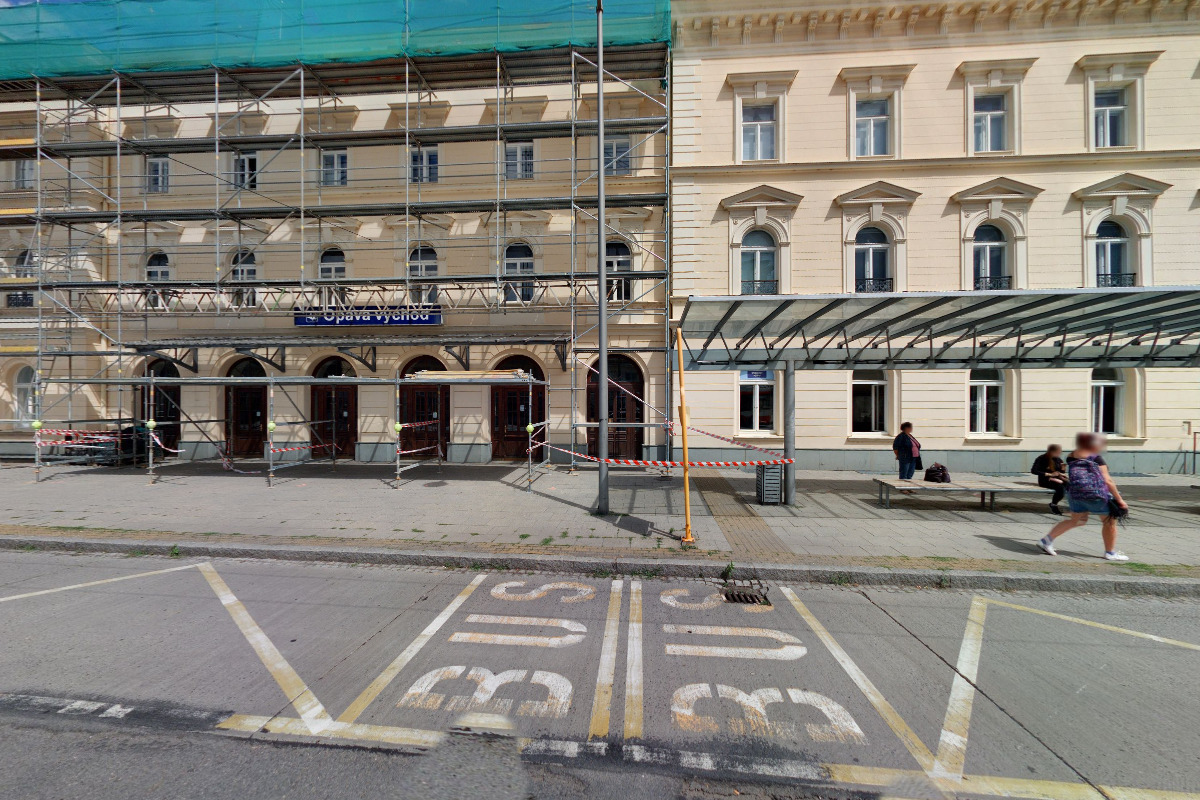 Železniční stanice Opava - východ foto 1