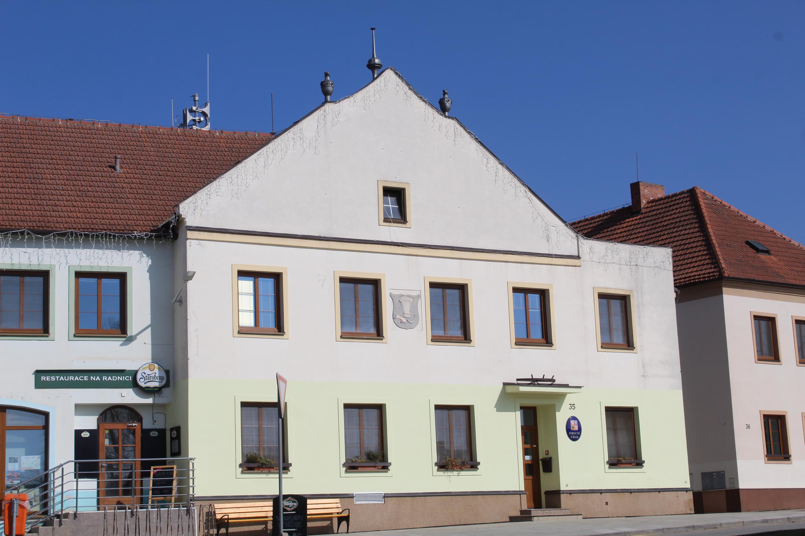 Rouchovany - obecní úřad foto 3