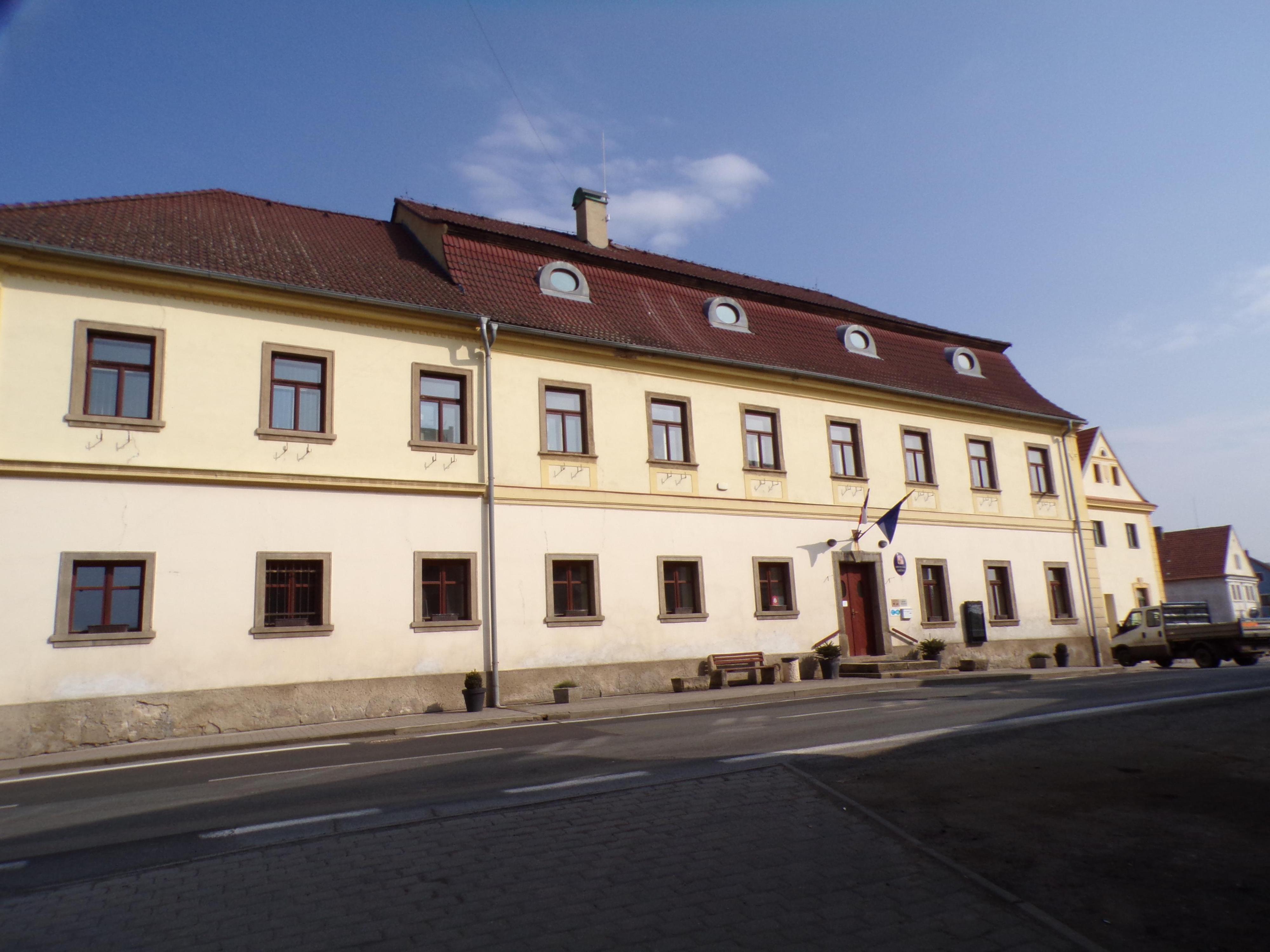 Liběšice - obecní úřad foto 5