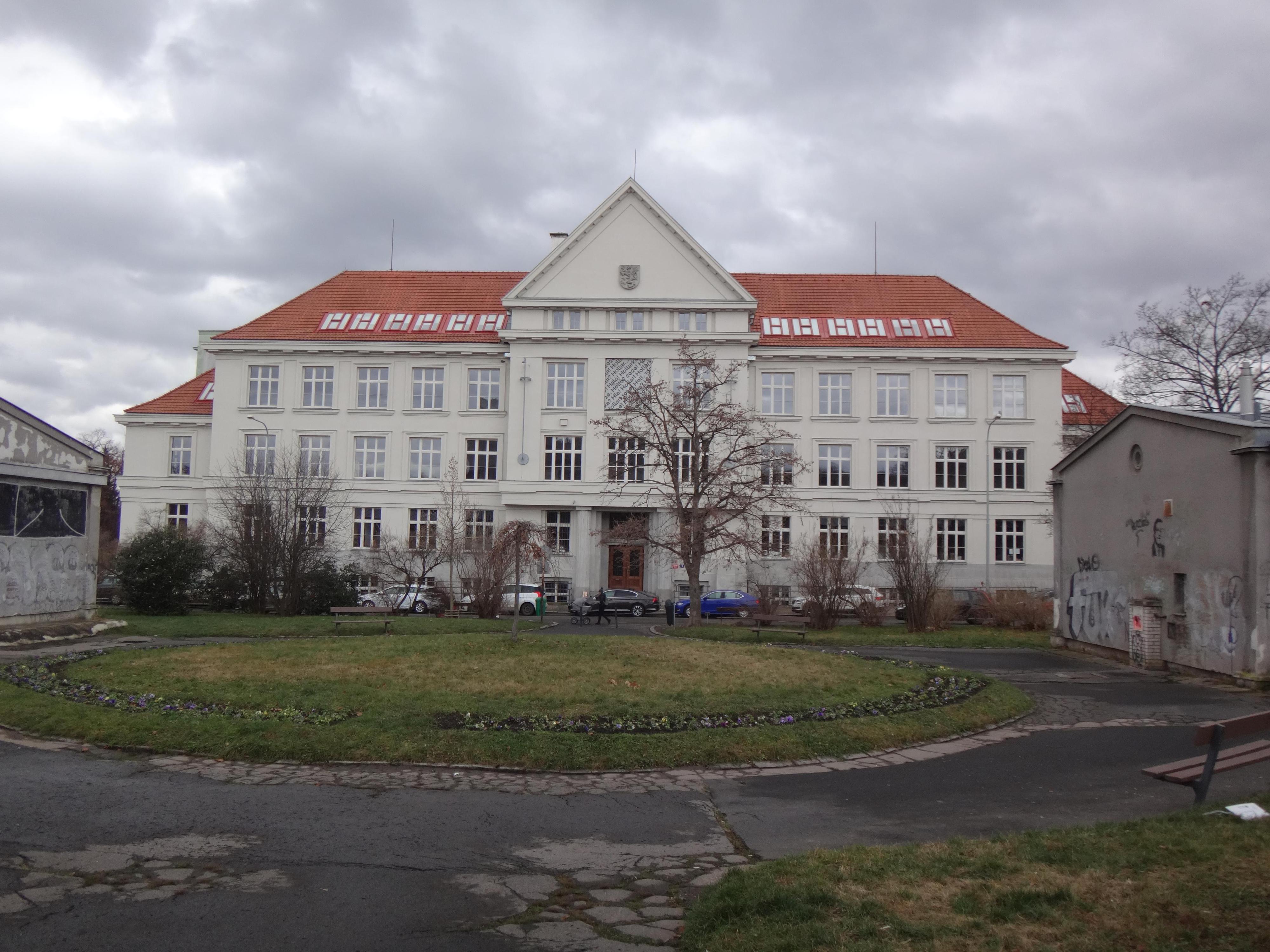 Vyšší odborná škola a Střední umělecká škola Václava Hollara Praha foto 3