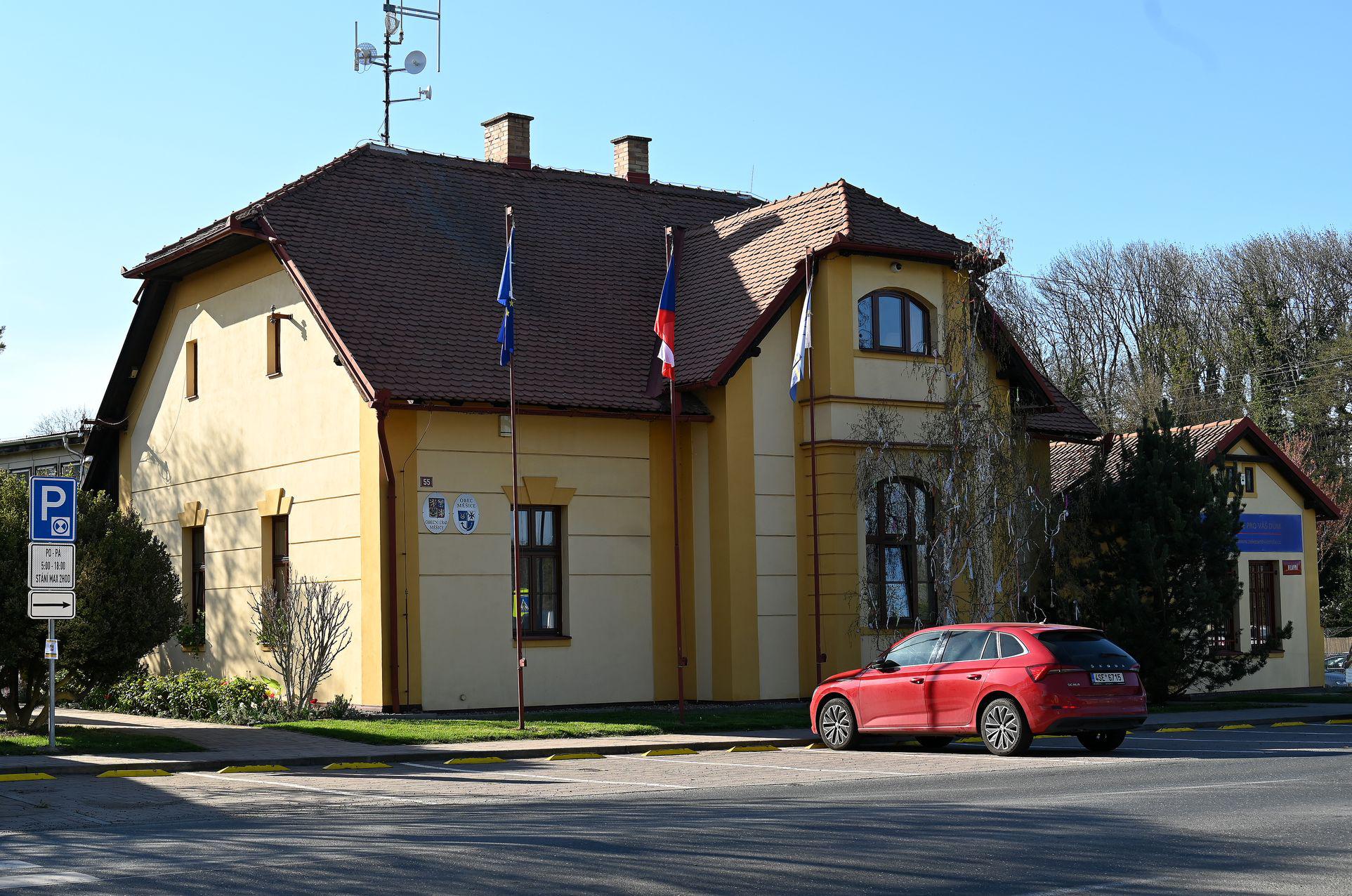 Měšice - obecní úřad foto 3