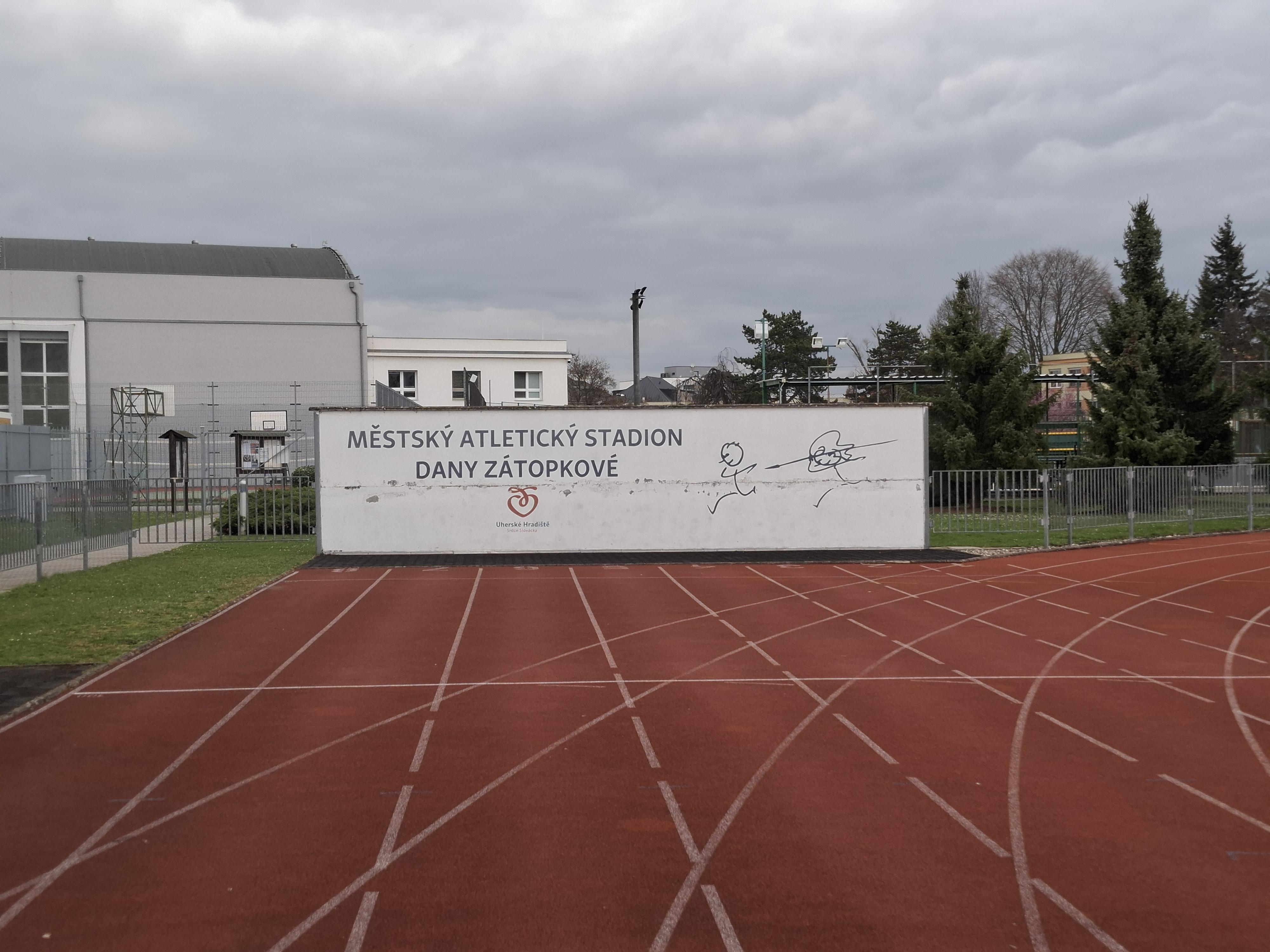 Městský atletický stadion Dany Zátopkové foto 4