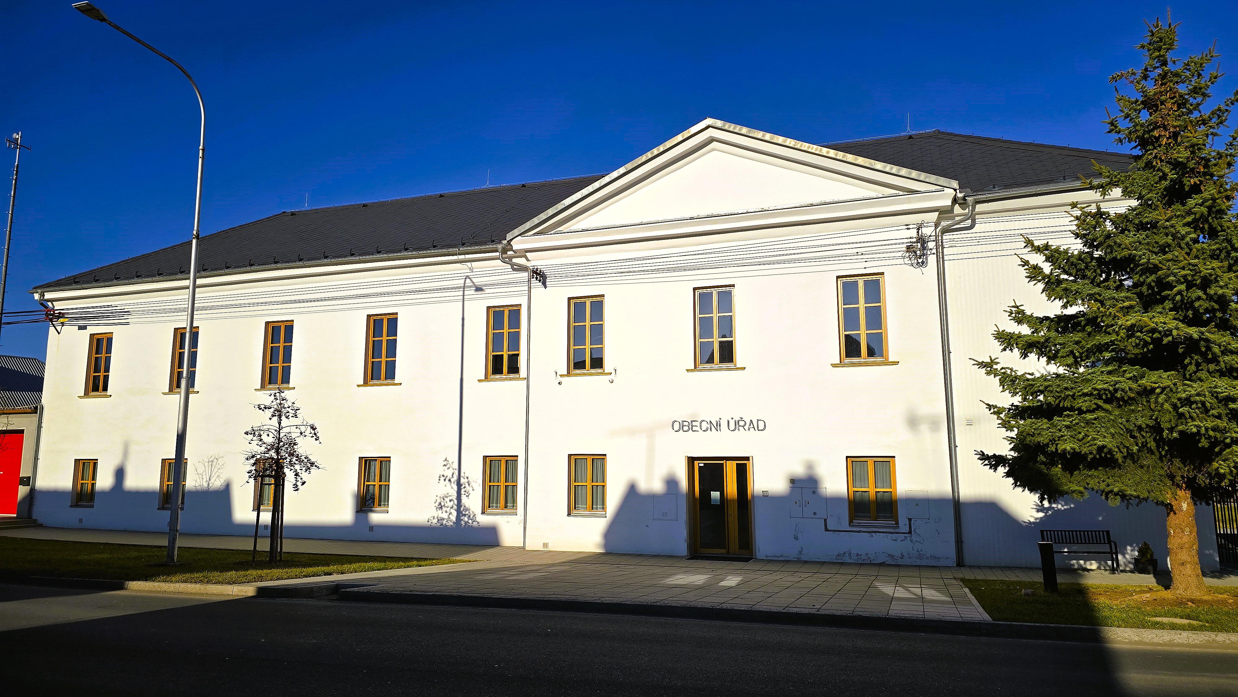 Hluchov - obecní úřad foto 6