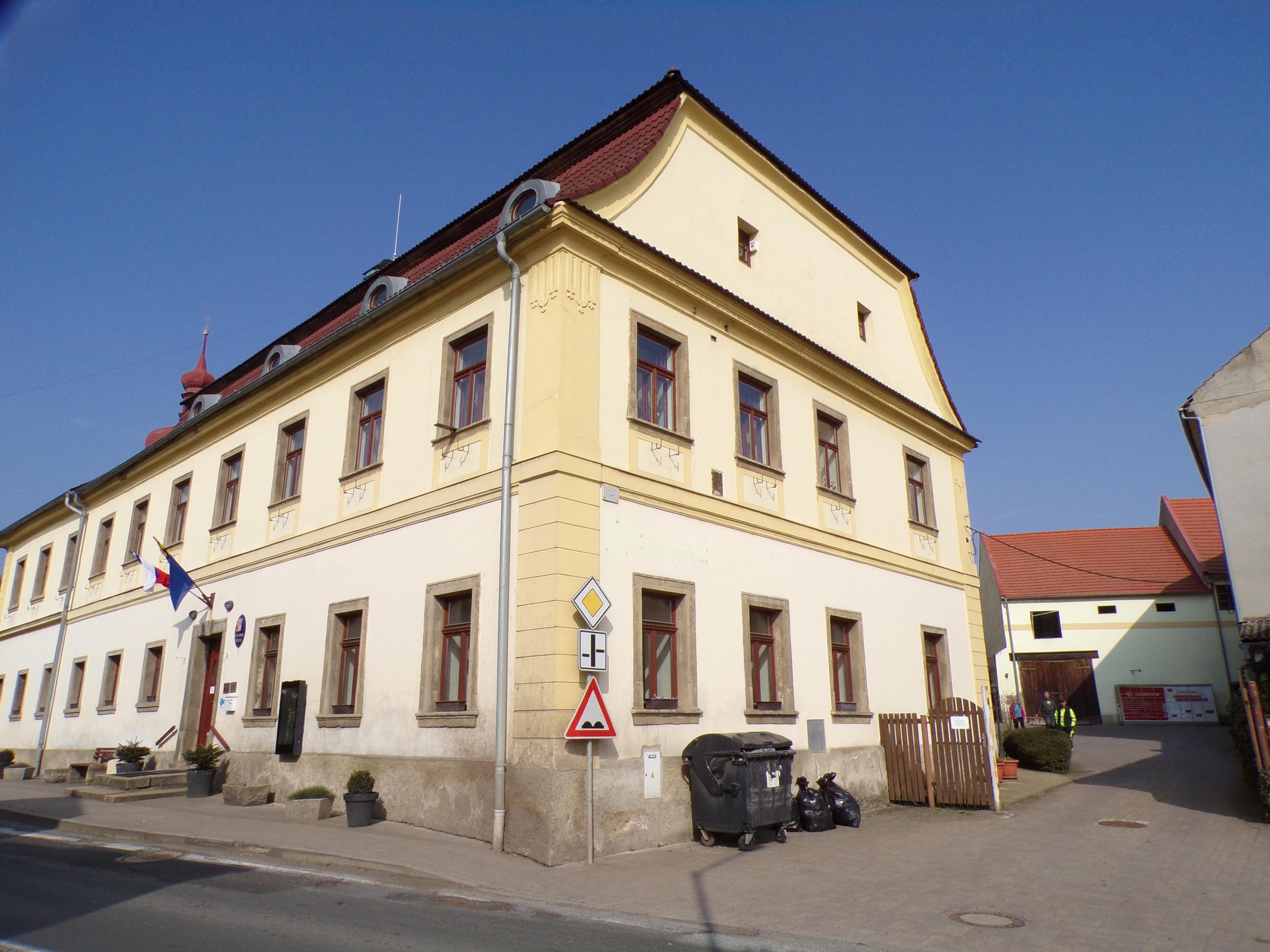 Liběšice - obecní úřad foto 6