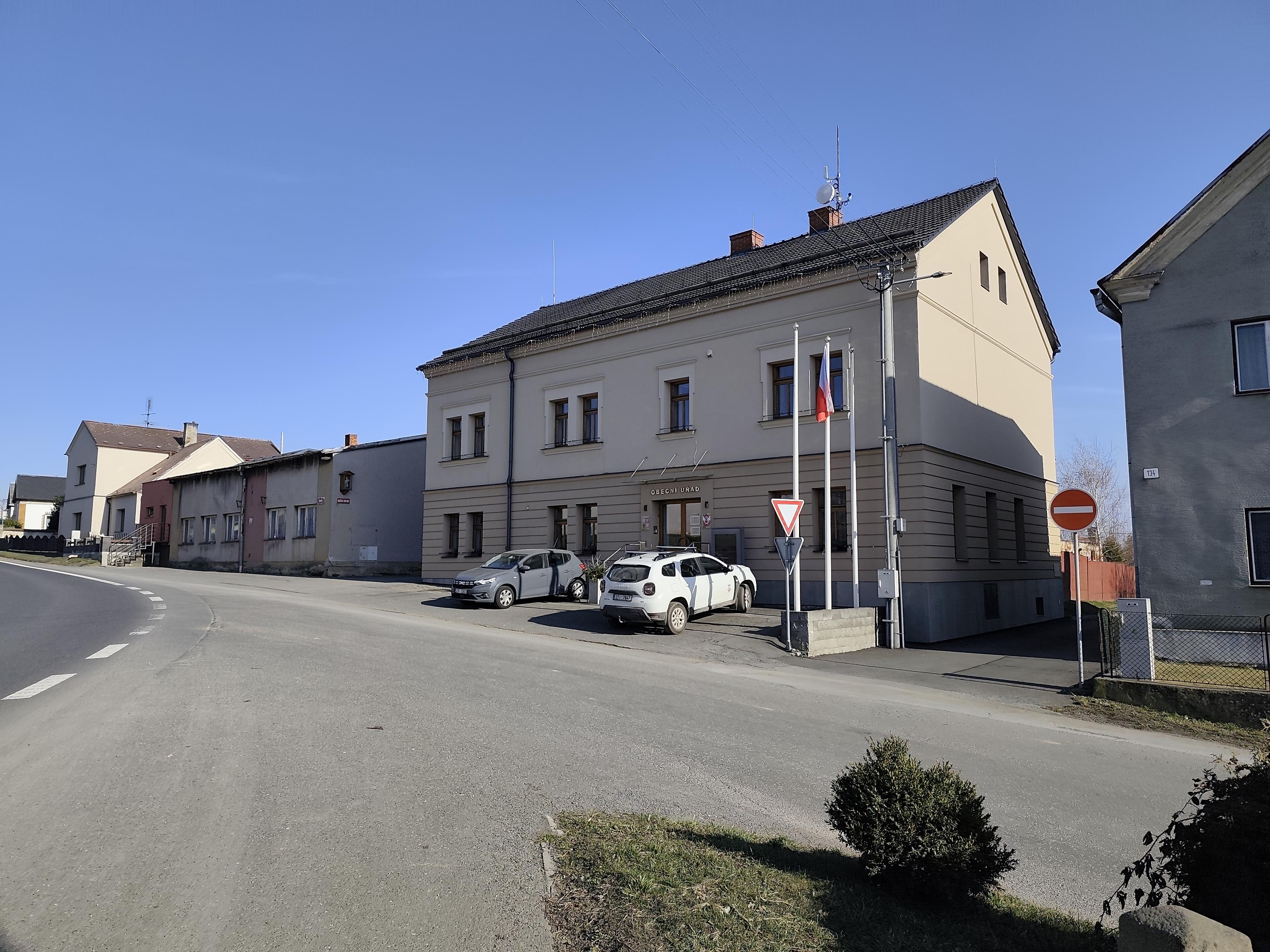 Velké Heraltice - obecní úřad foto 3