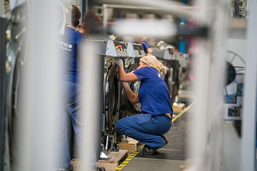 Kariéra v Alliance Laundry Systems