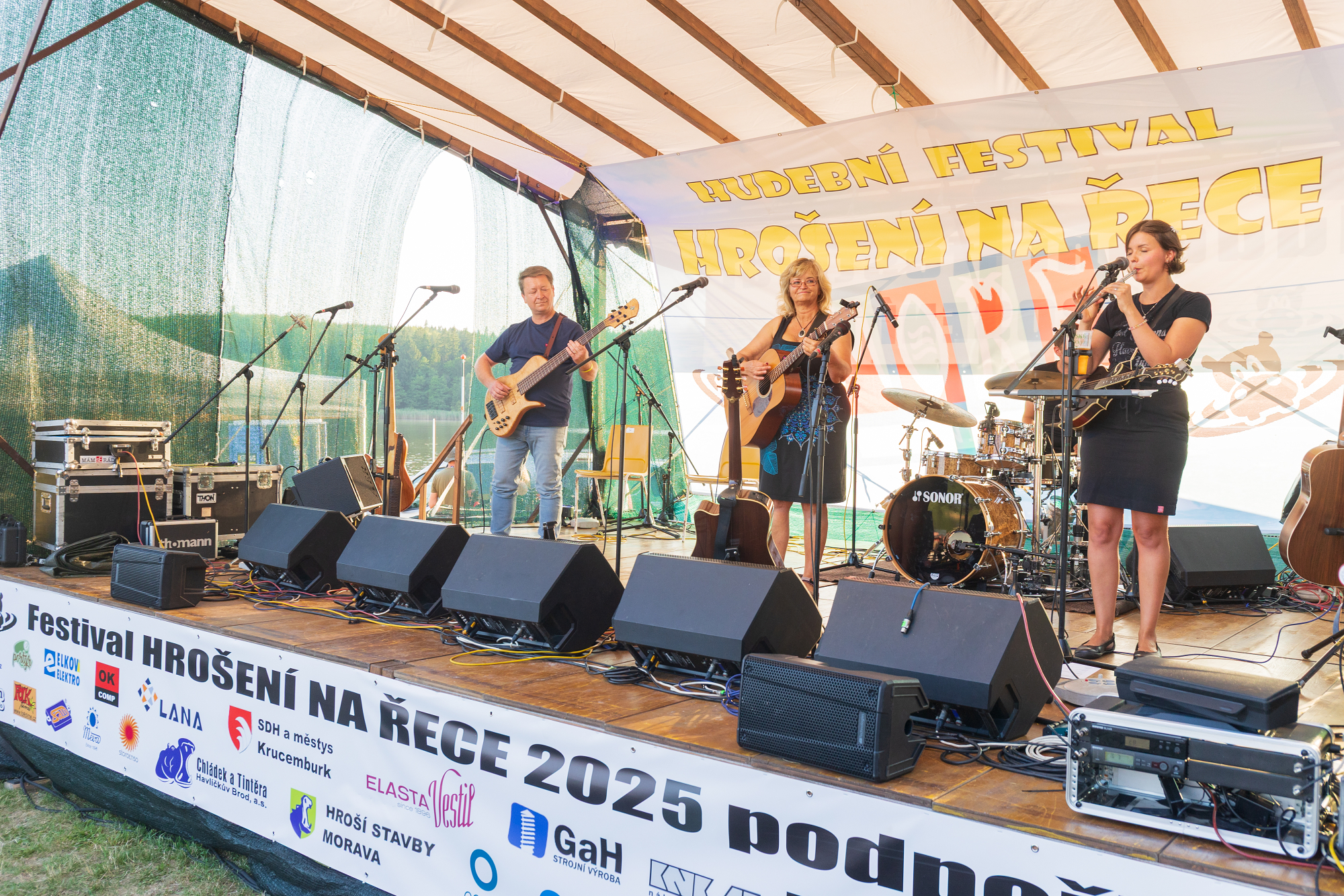 Hudební festival HROŠENÍ NA ŘECE foto 6