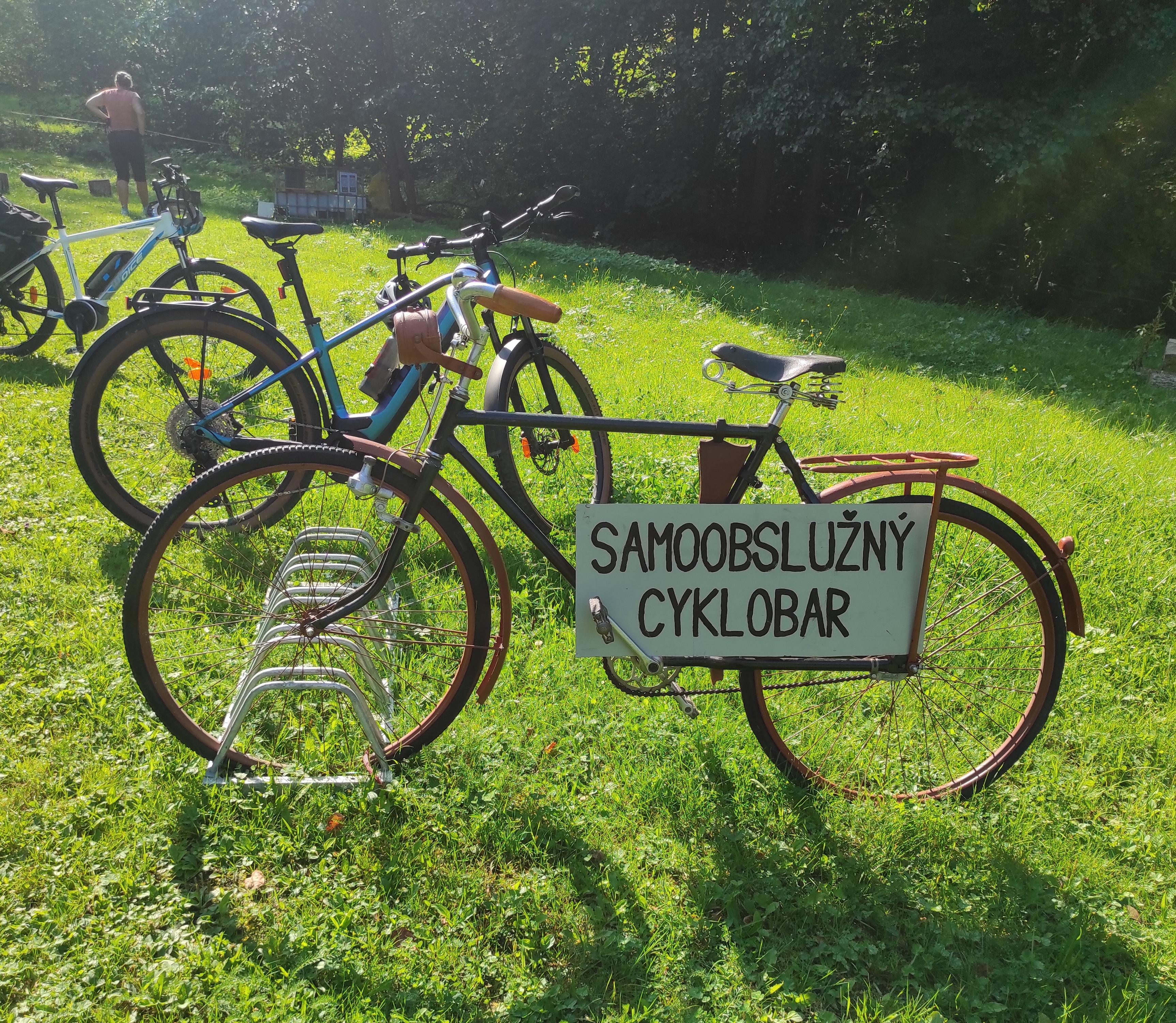 Samoobslužný cyklobar u Rudoltické myslivny foto 3
