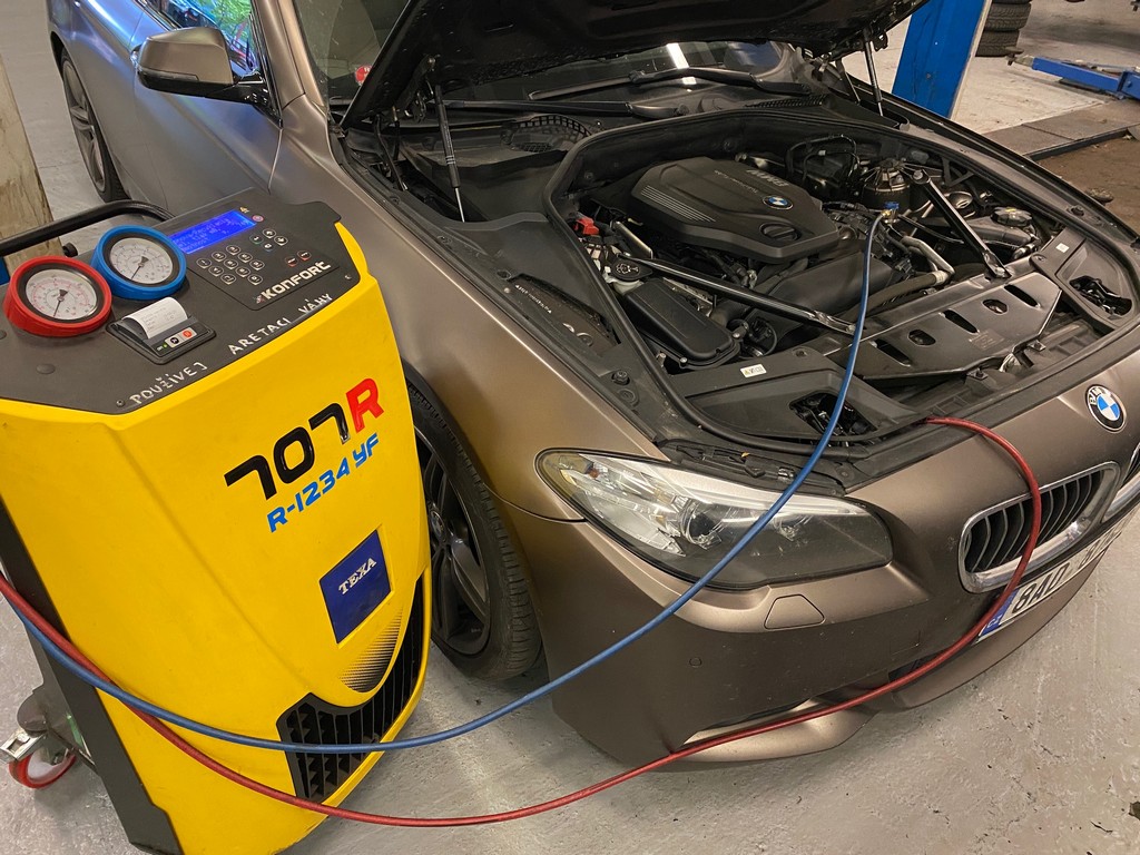Servis, plnění a oprava klimatizace v autě