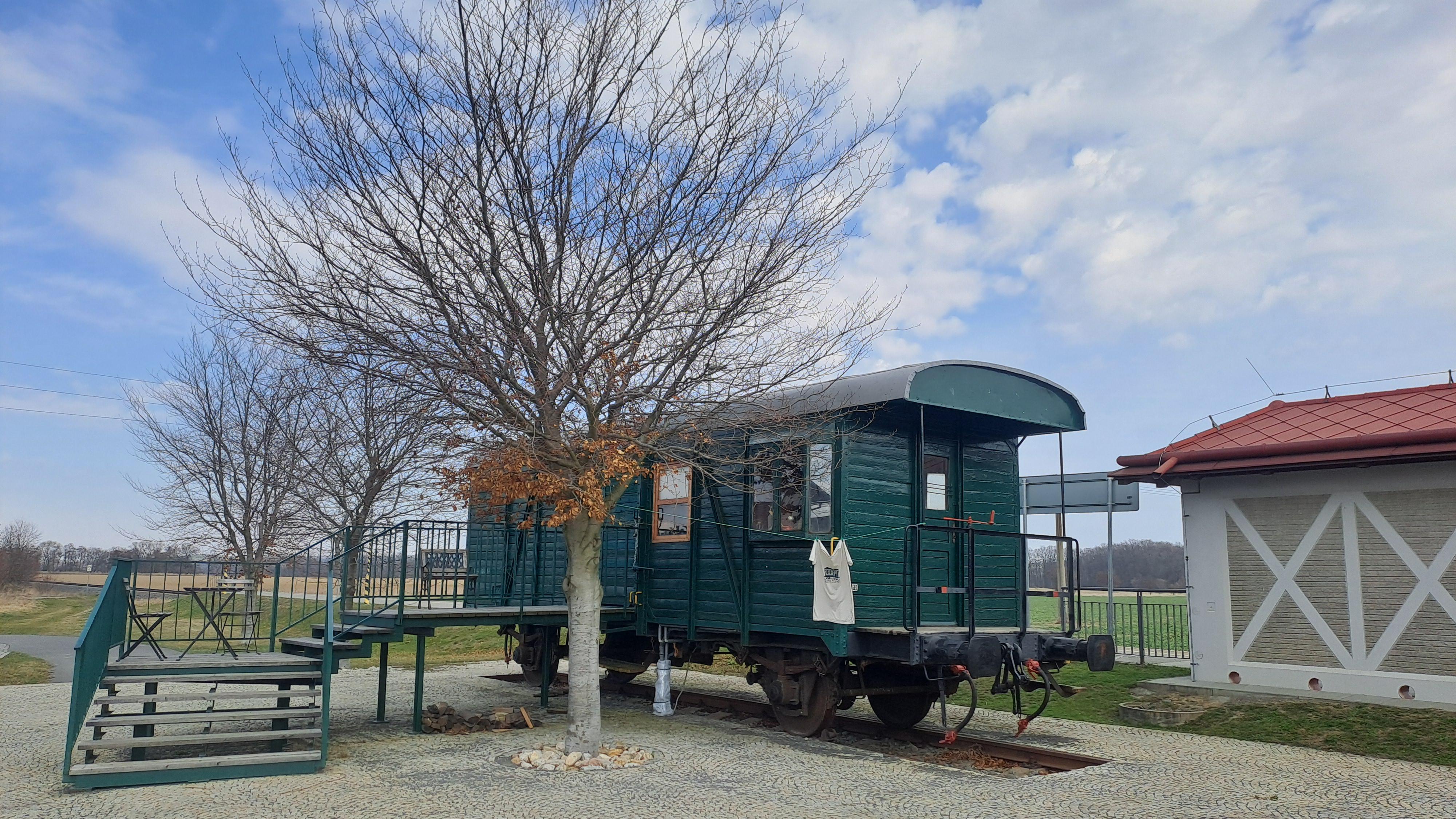 Cesta nikam – minipenzion na kolejích