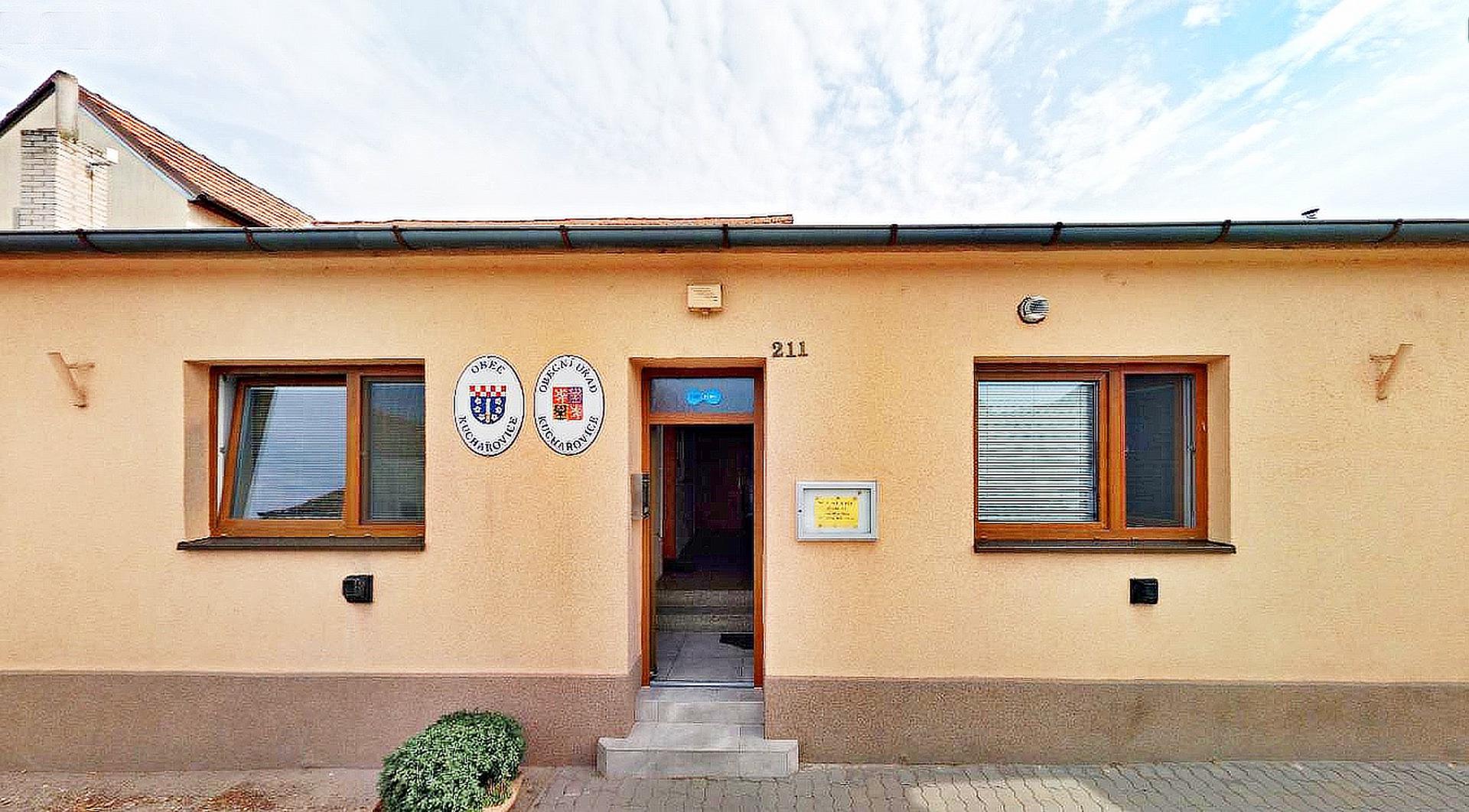 Kuchařovice - obecní úřad foto 2