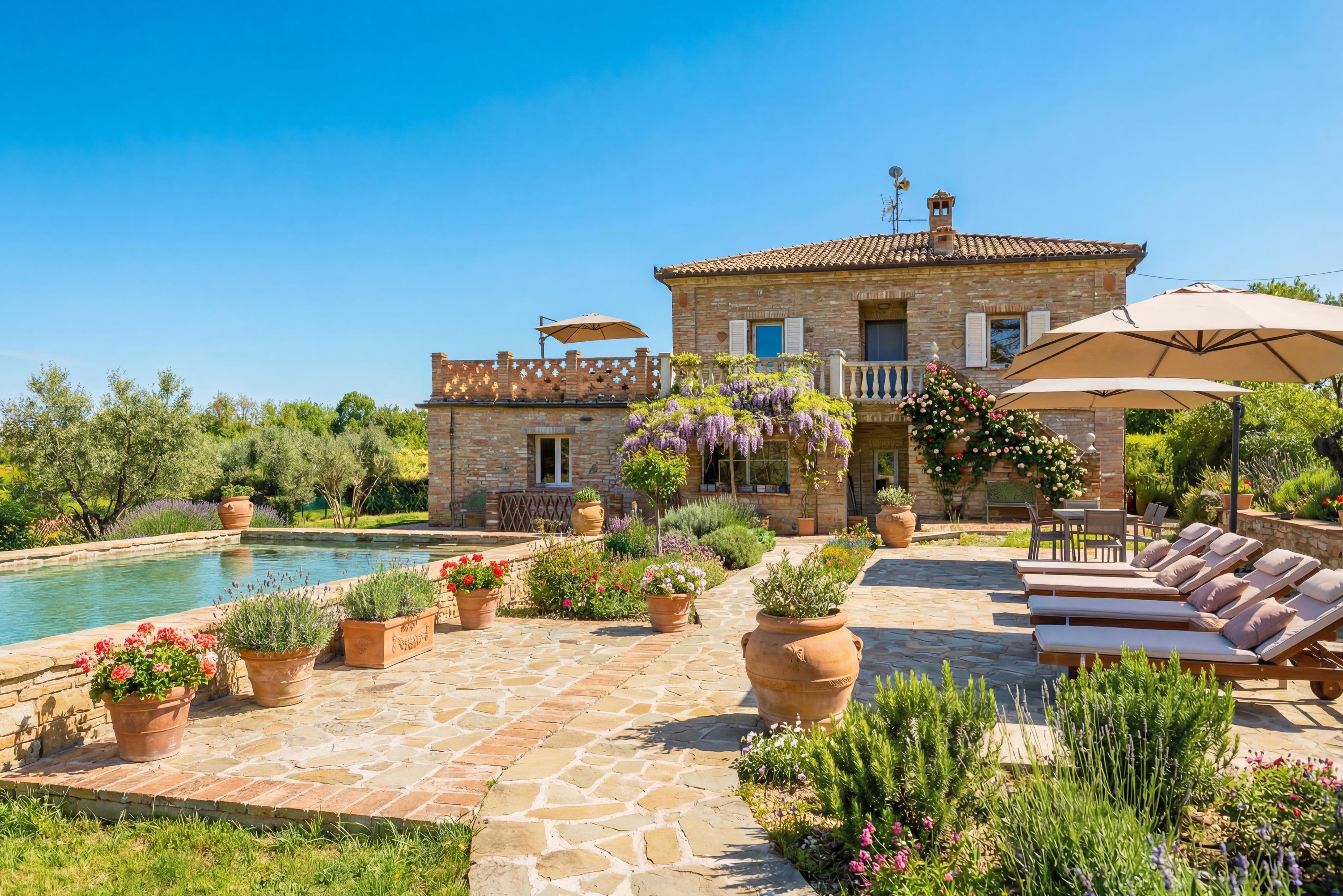 Almond Villas s.r.o.