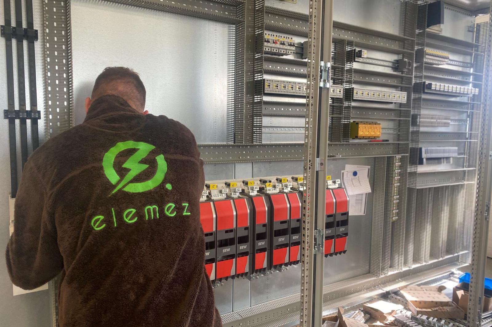 ELEMEZ
