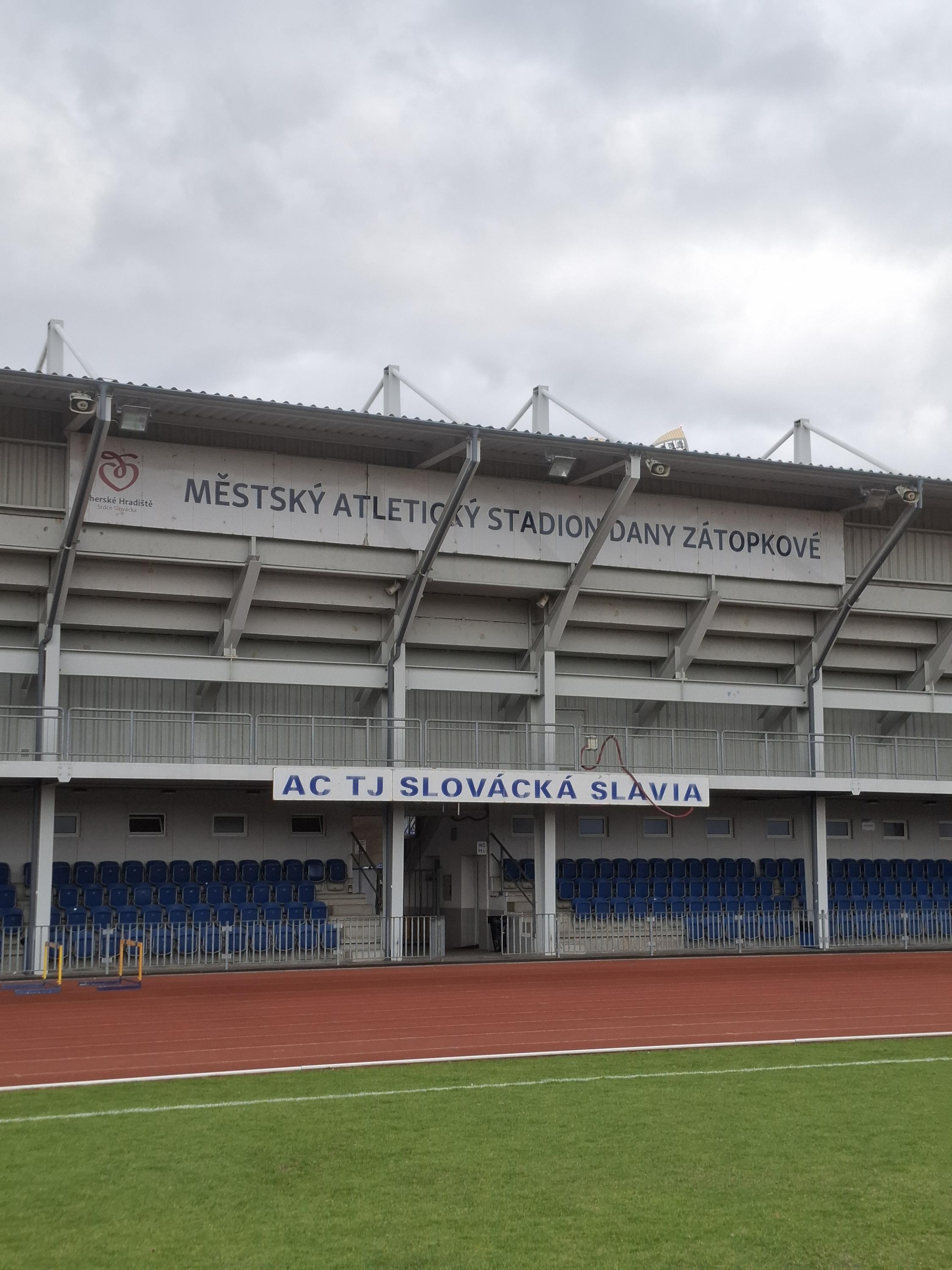 Městský atletický stadion Dany Zátopkové foto 3
