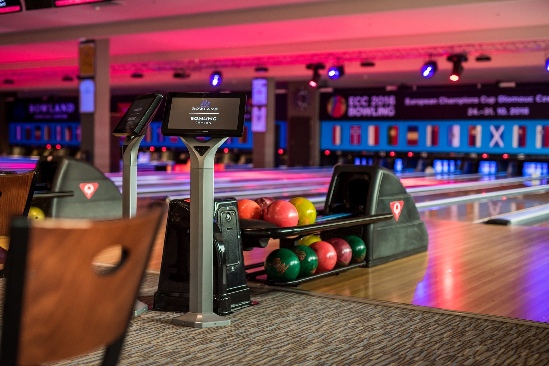 BOWLAND bowling center