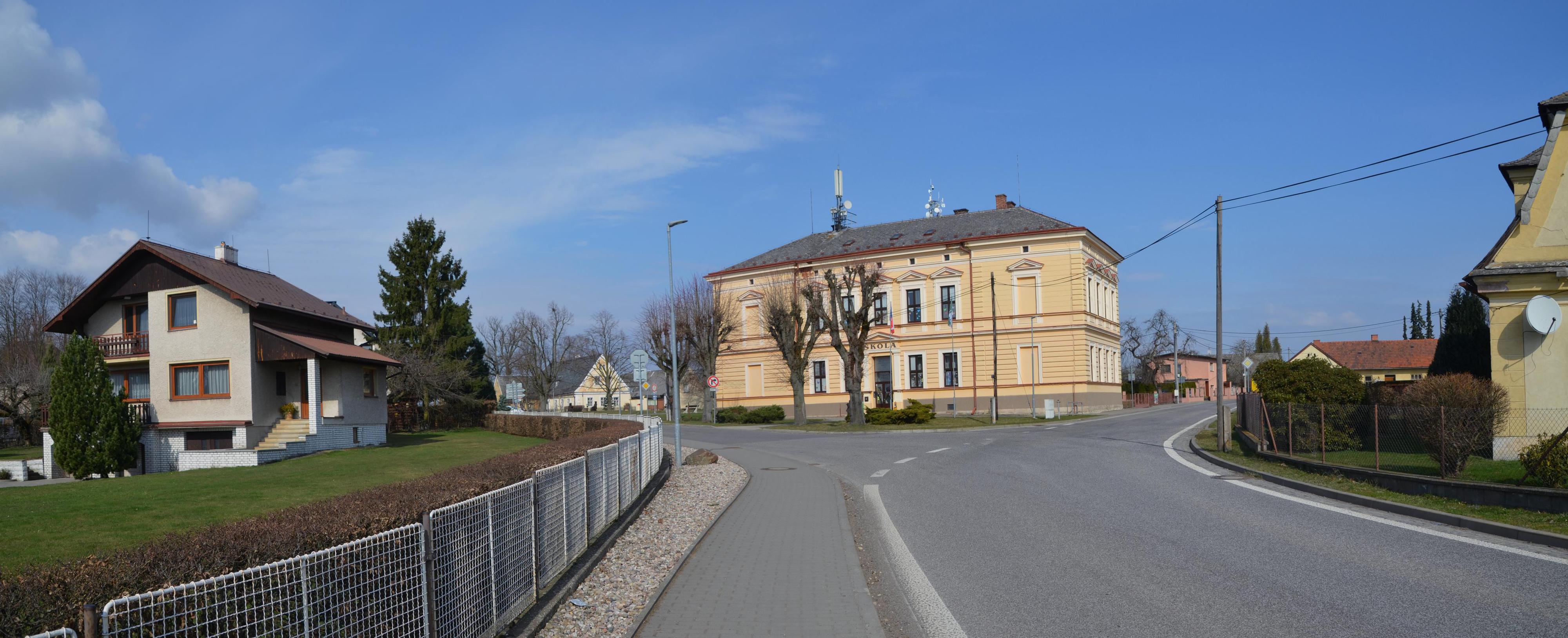 Základní škola a Mateřská škola Hořičky foto 2