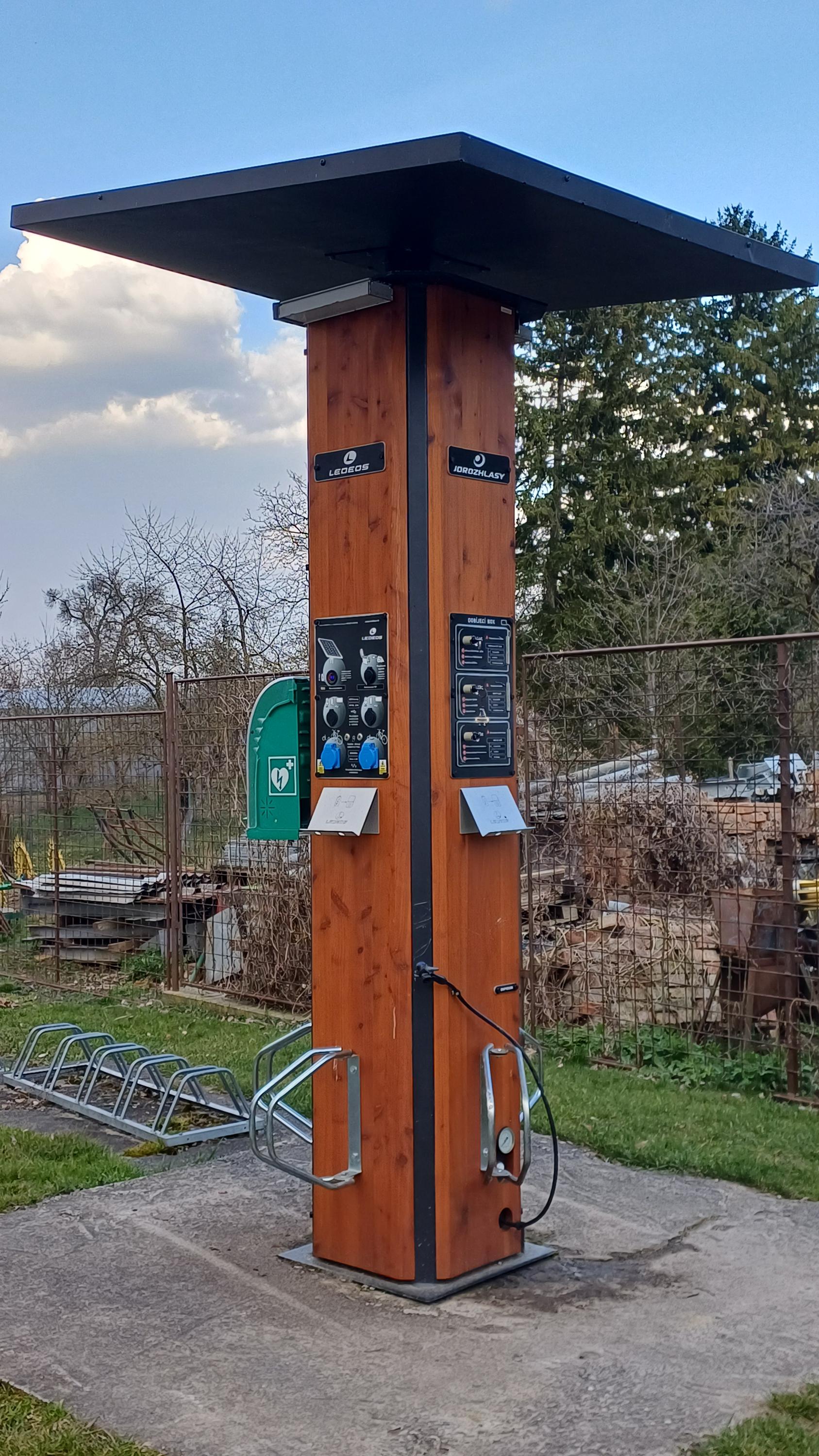 Cyklostojan u "Kafe A sakra" Rebešovice foto 5