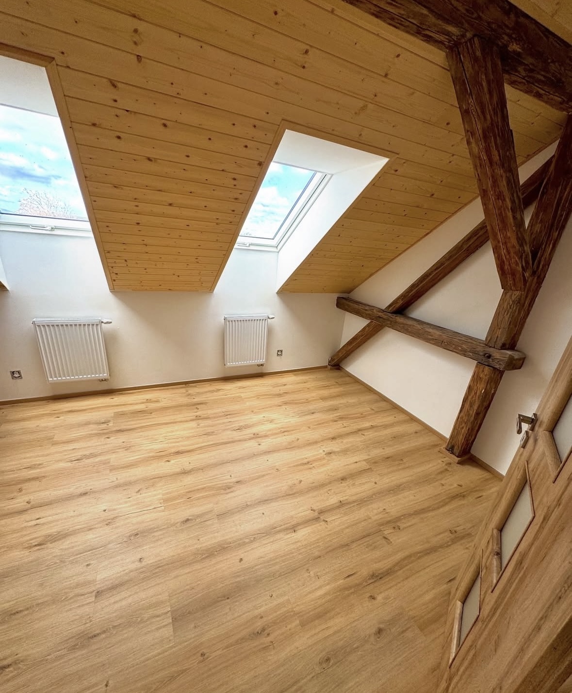 Pokládka lepených vinylových podlah