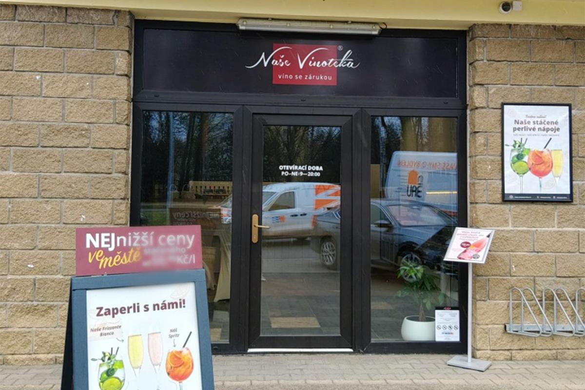 Naše Vinotéka - víno se zárukou