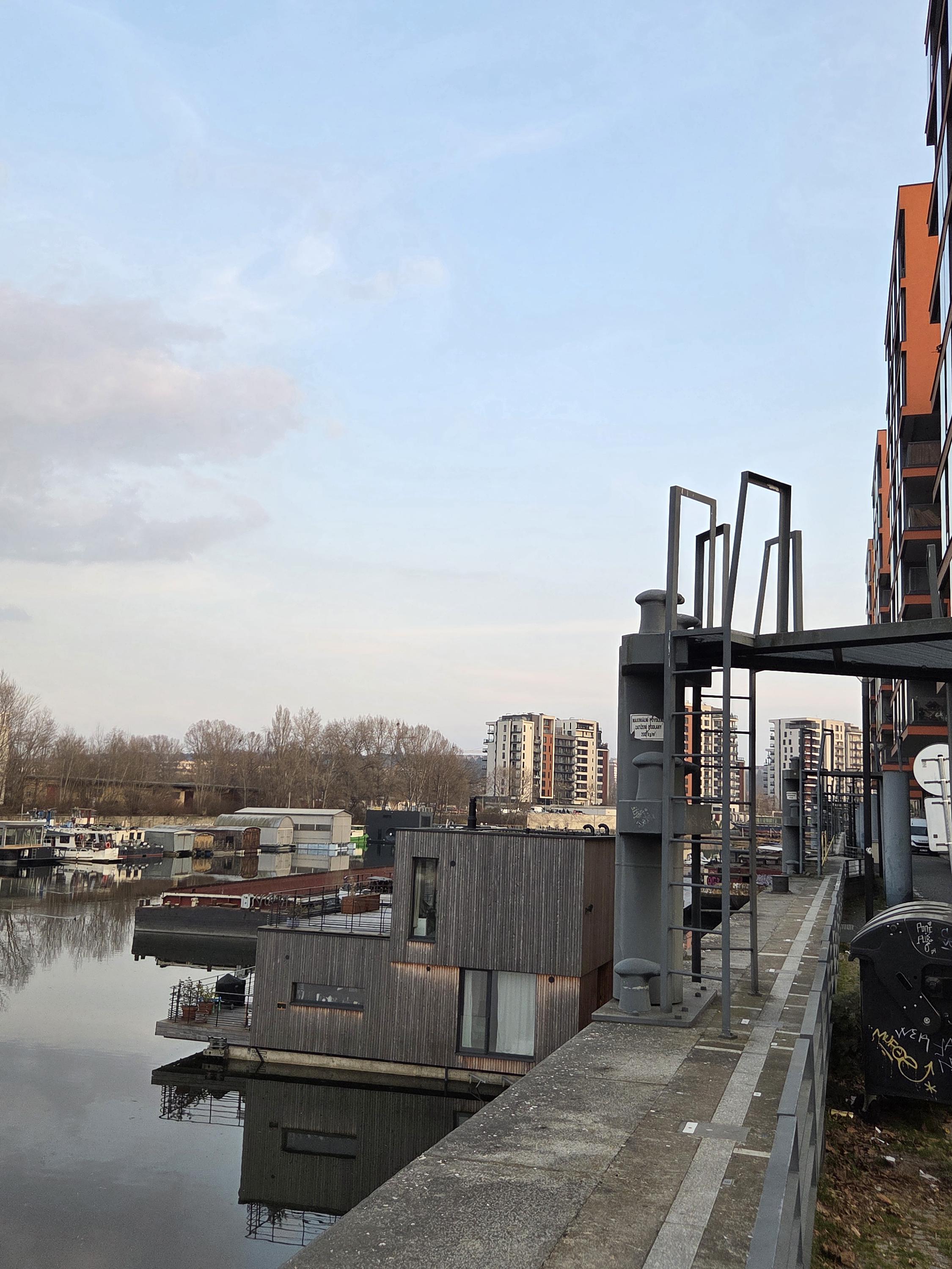 One of the kind Prague Houseboat Experience foto 2