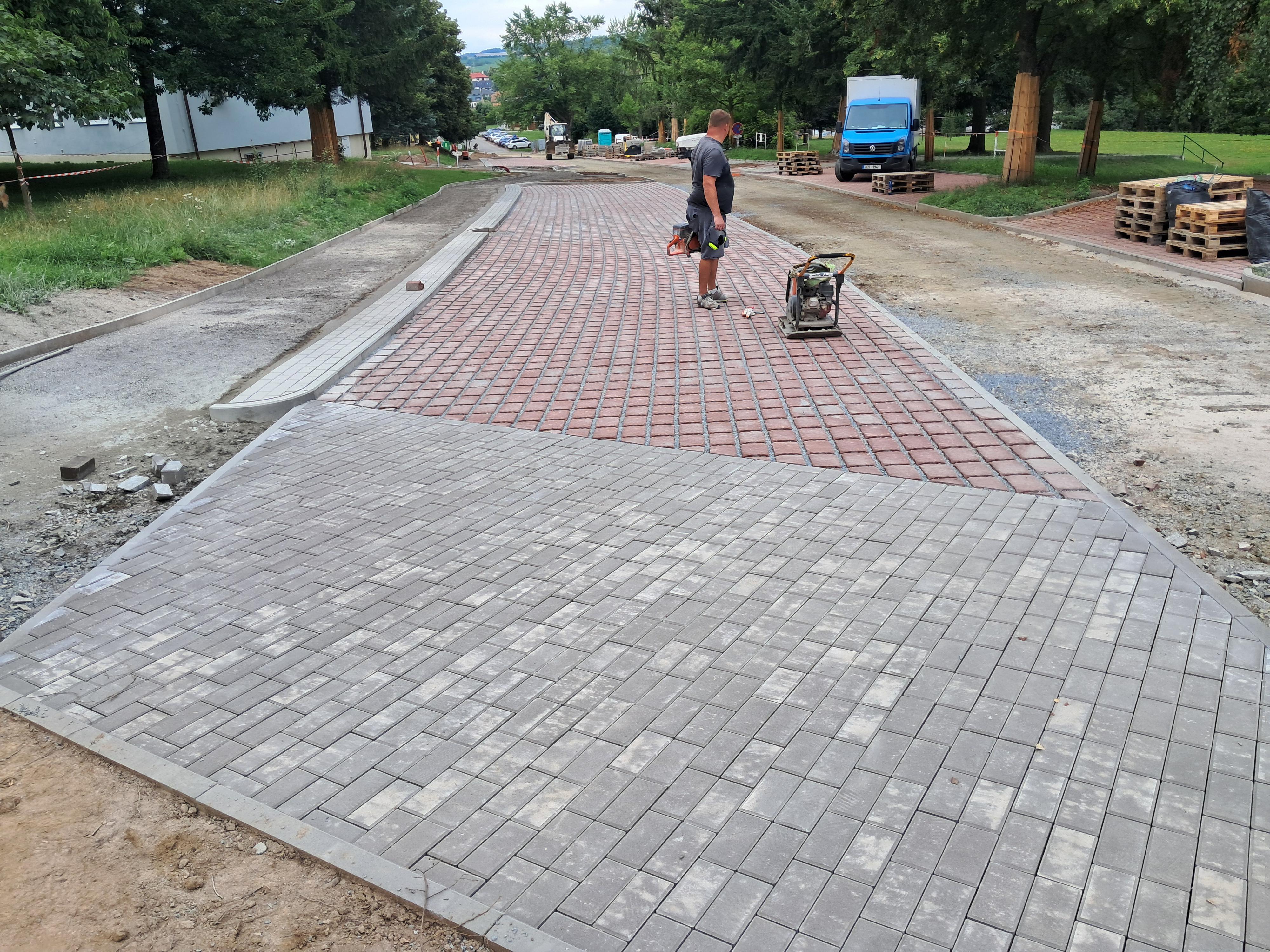 Robert Lange - pokládka zámkové dlažby foto 5