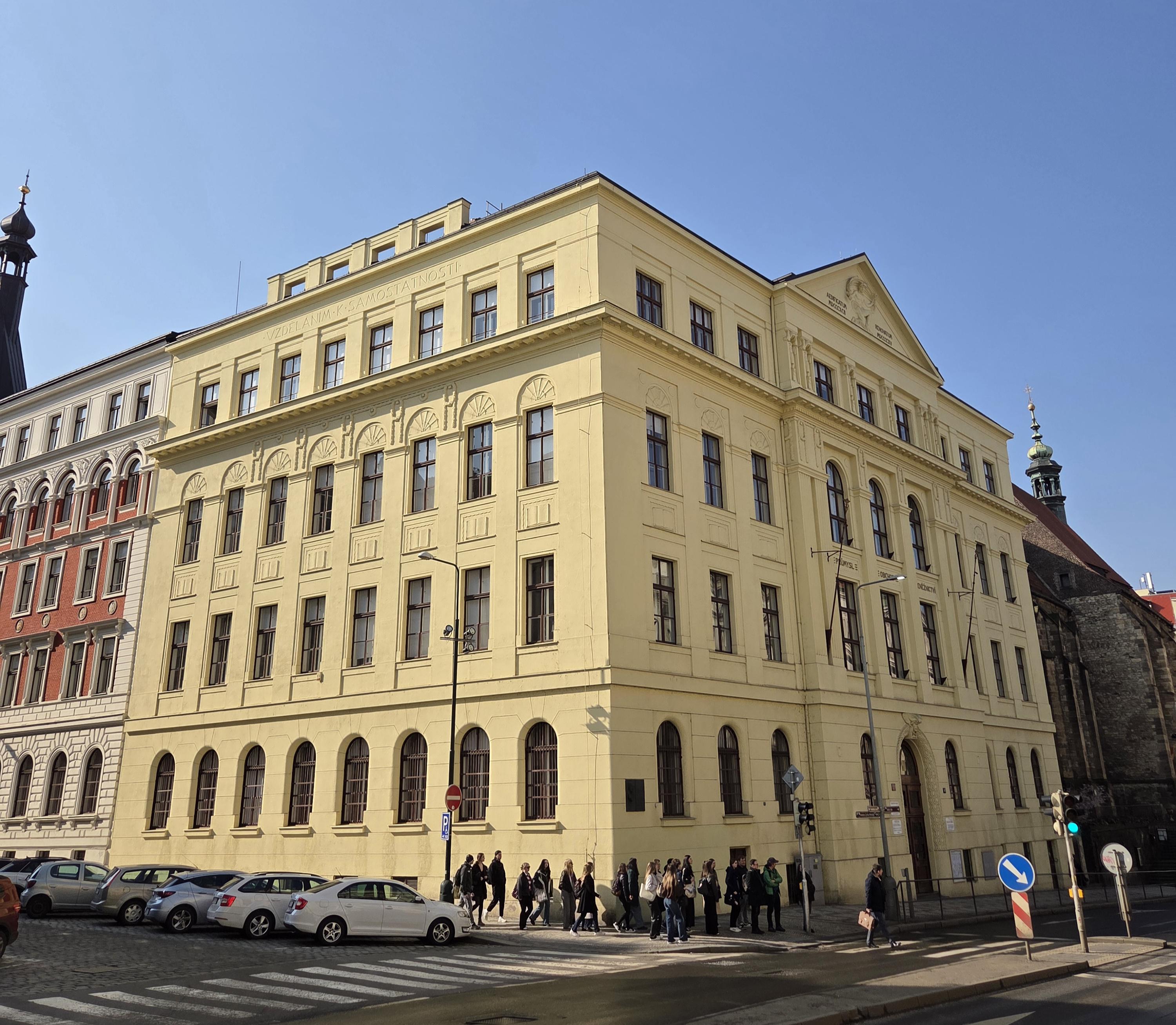 Českoslovanská akademie obchodní Dr. Edvarda Beneše, střední odborná škola, Praha 2 foto 6