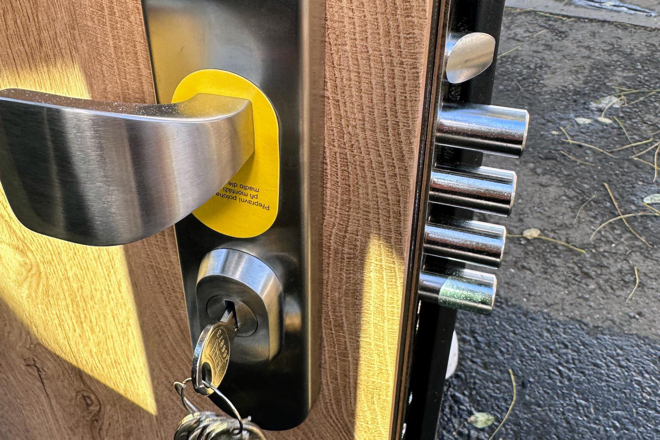 BEZPEČNOSTNÍ DVEŘE - Pavel Žejdlík