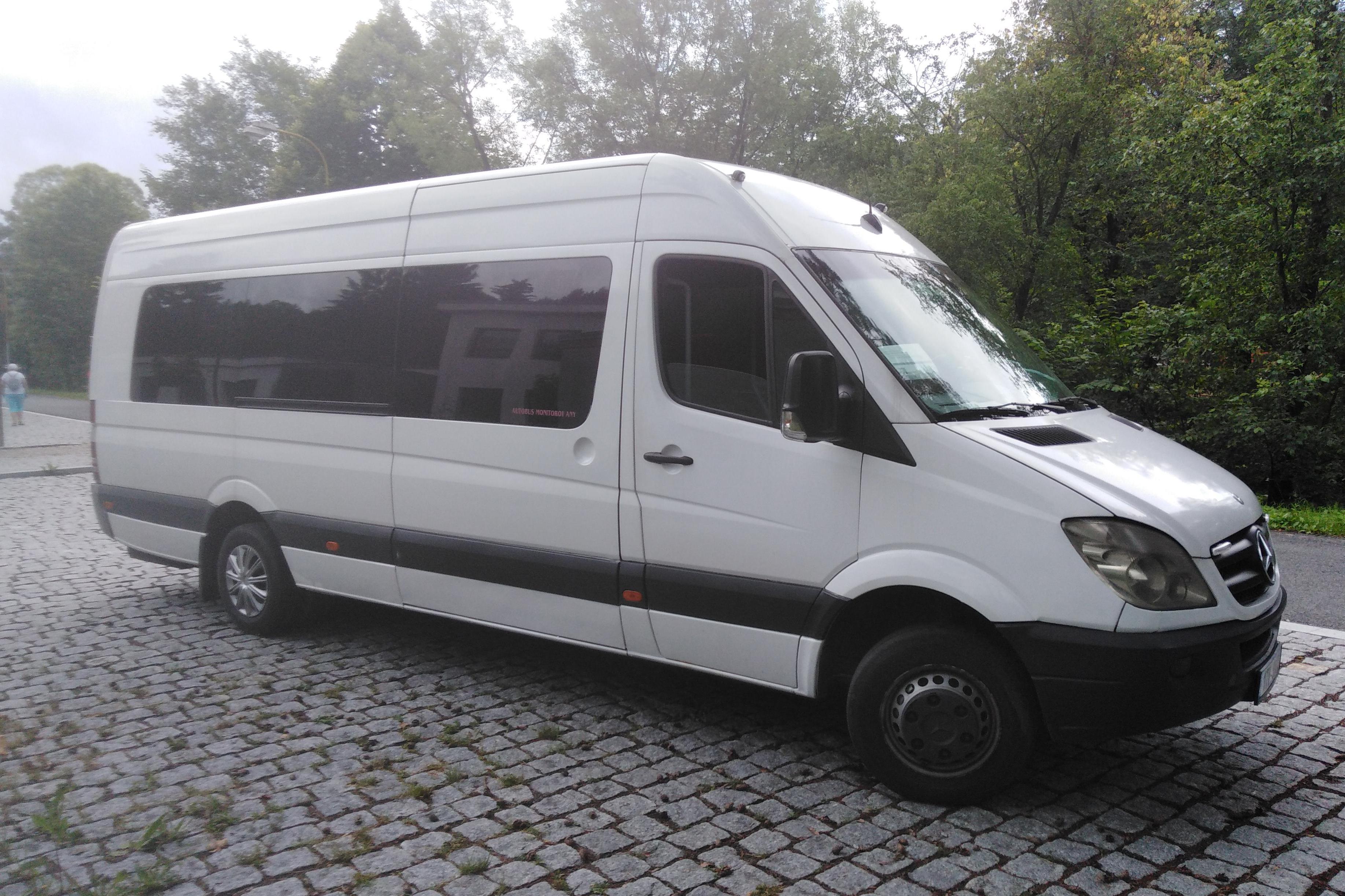 Minibus pro 19 cestujících