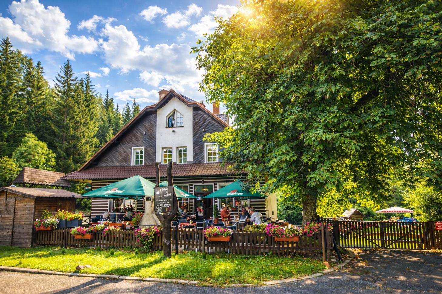 Hotýlek na Mýtě – jaro na okraji Harrachova