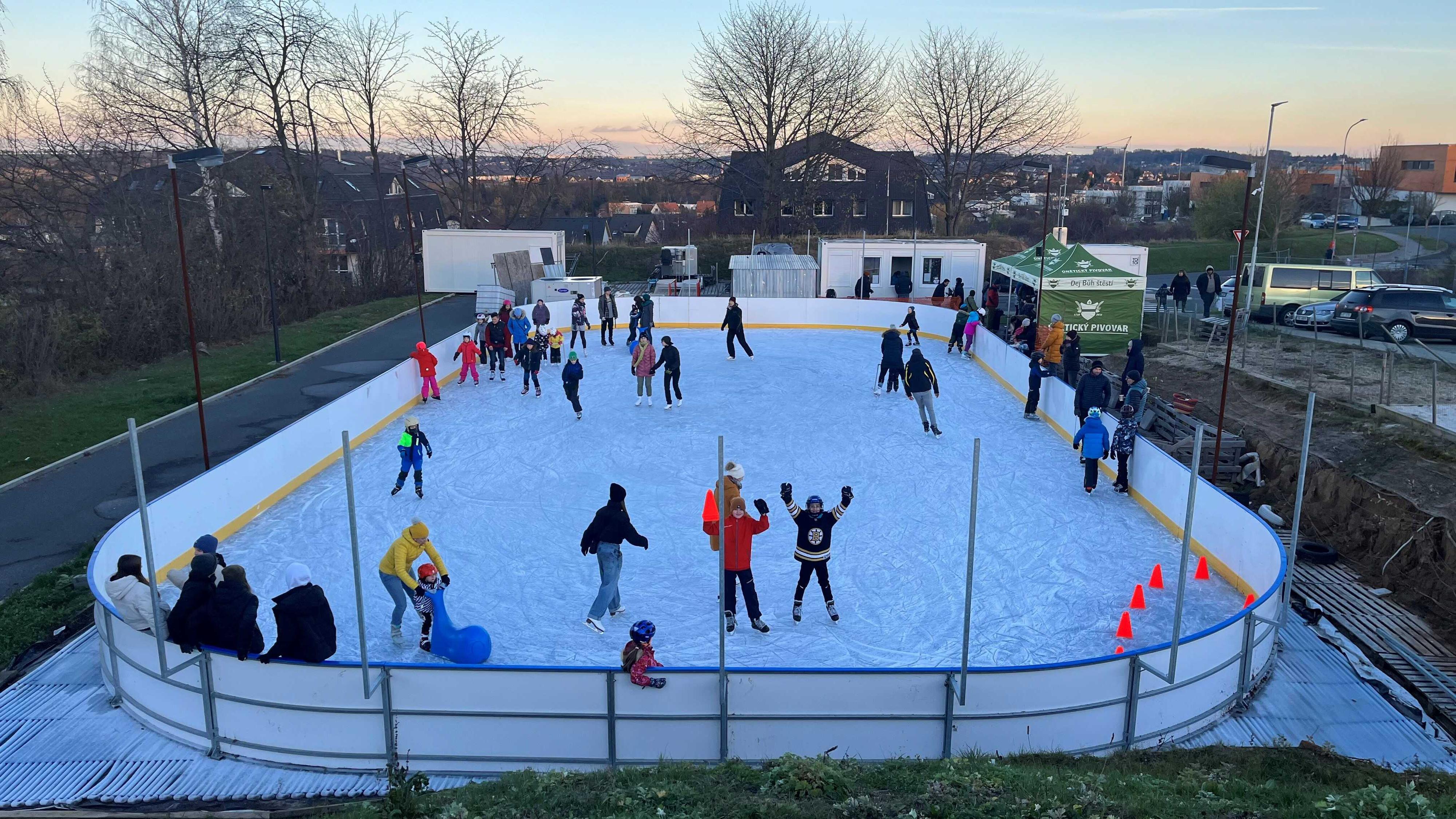 Kluziště Roztoky foto 4