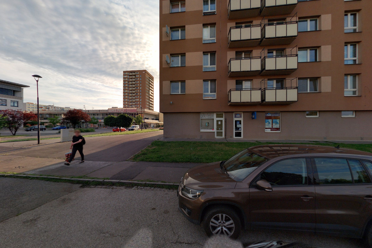 Opravna oděvů & šicí dílna, kožená galanterie foto 1