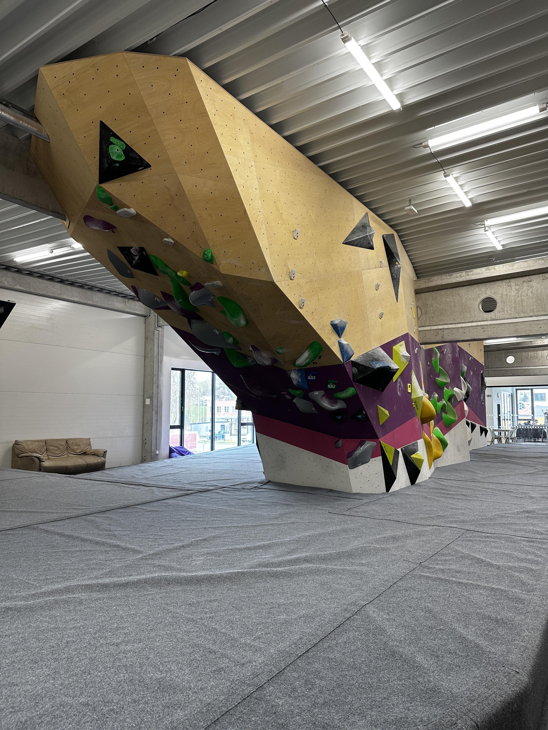 HANGAR climbing playground by Adam Ondra foto 4