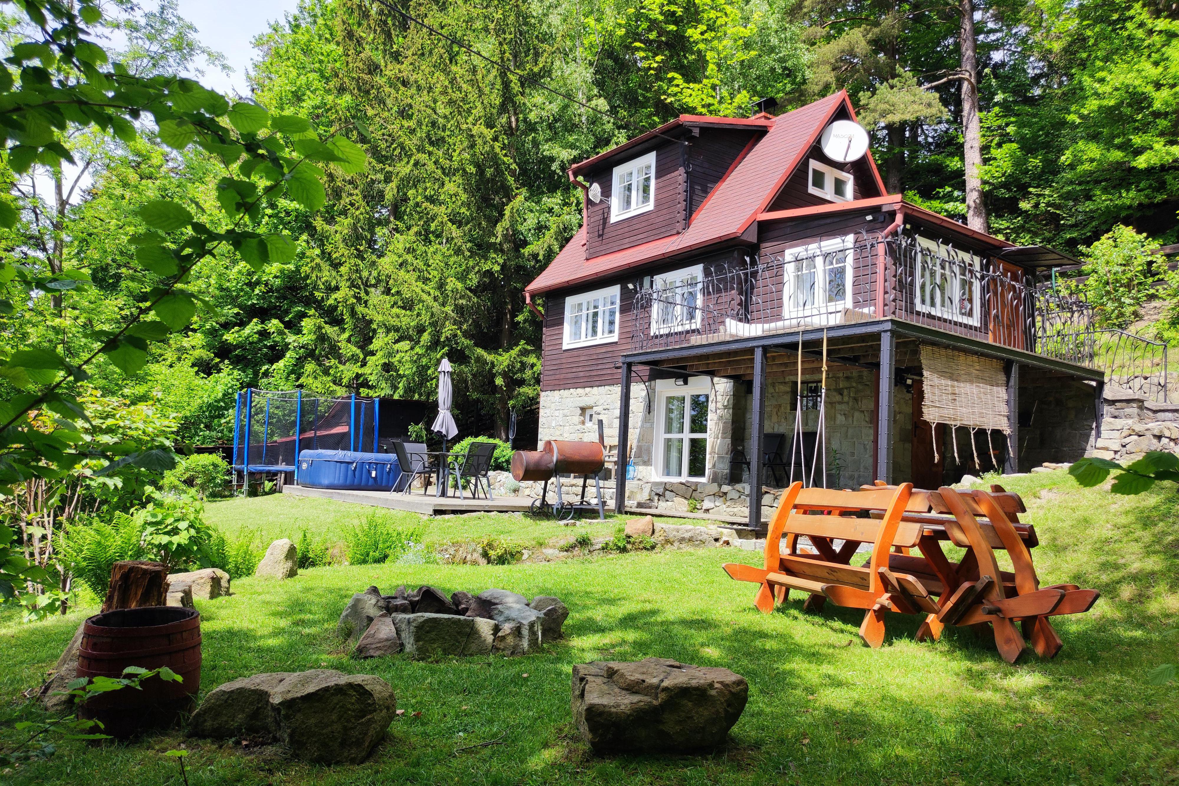 Chaloupka na stráni