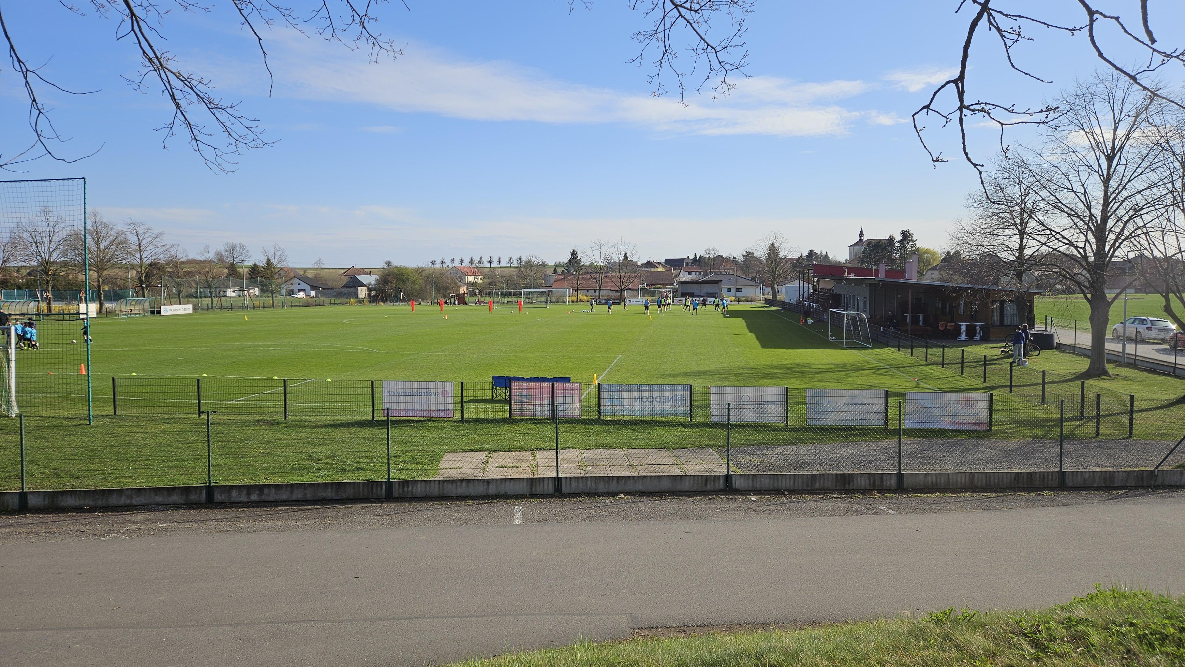 Fotbalové hřiště Horní Ředice foto 3