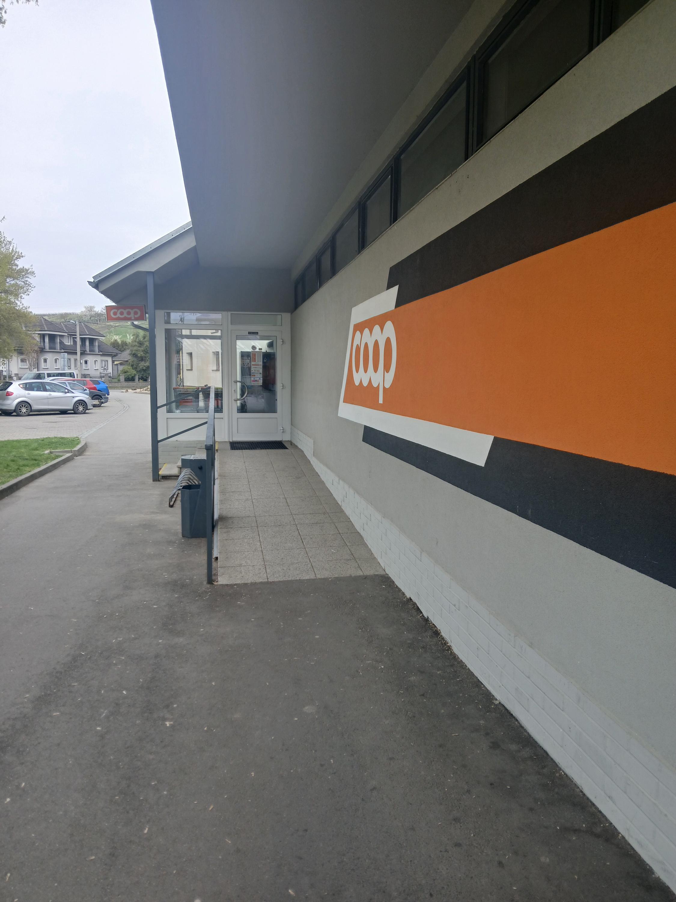 Jednota, spotřební družstvo v Hodoníně - COOP foto 2